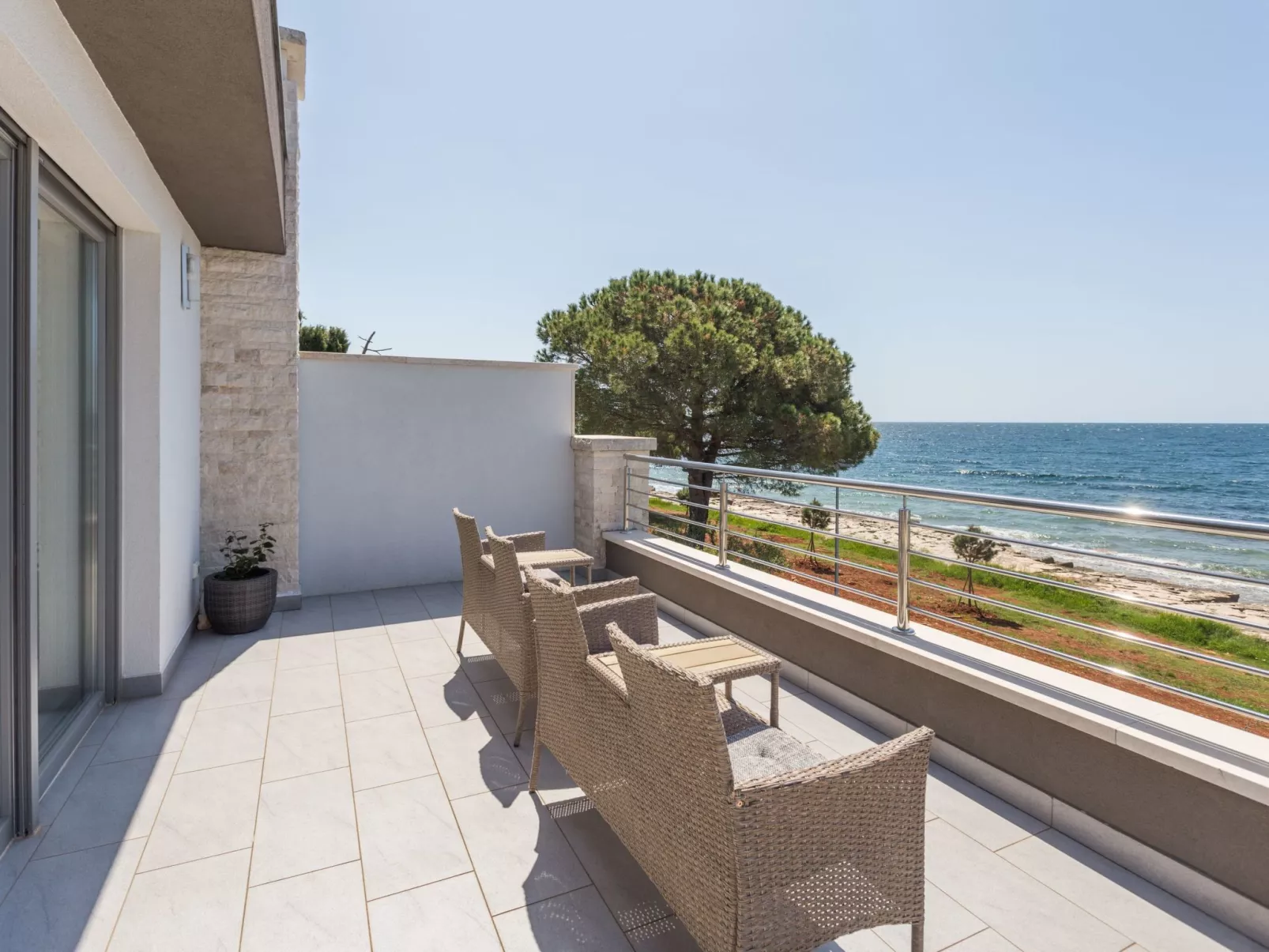 Villa direkt am Meer und Strand mit herrlichem Blick-Buiten