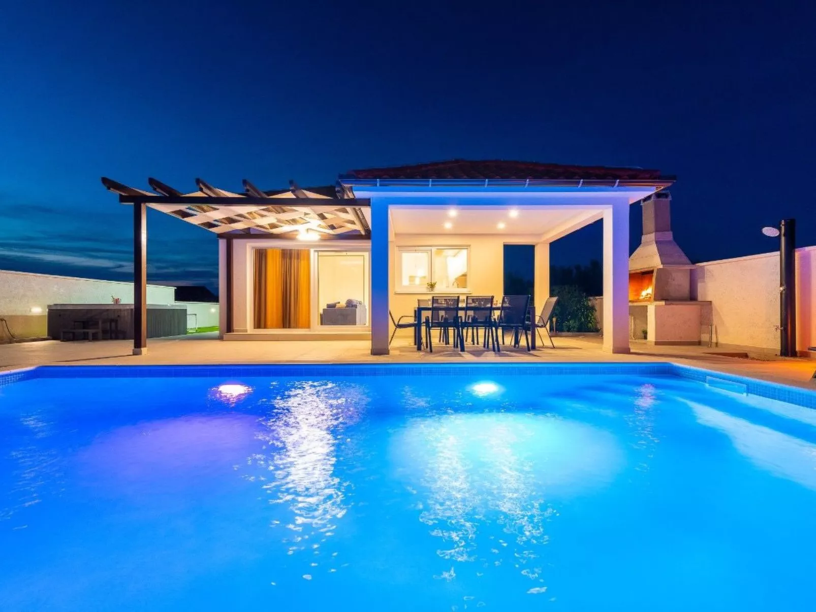 Villa mit beheiztem Pool Privlaka - TA Leut Agency-Image-tags.info