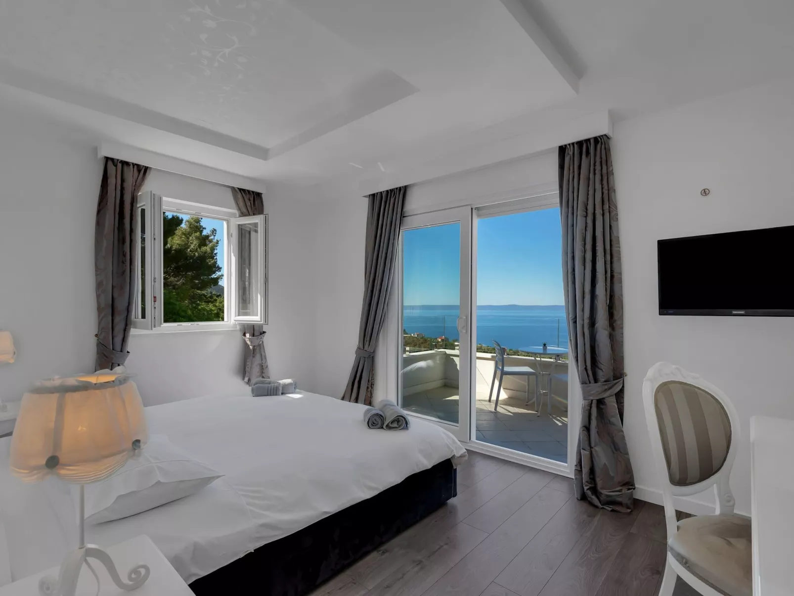 Mit Privatpool für 8 Personen  + 2 Kinder ca. 450 m&sup2; in Bast, Dalmatien (G-Binnen