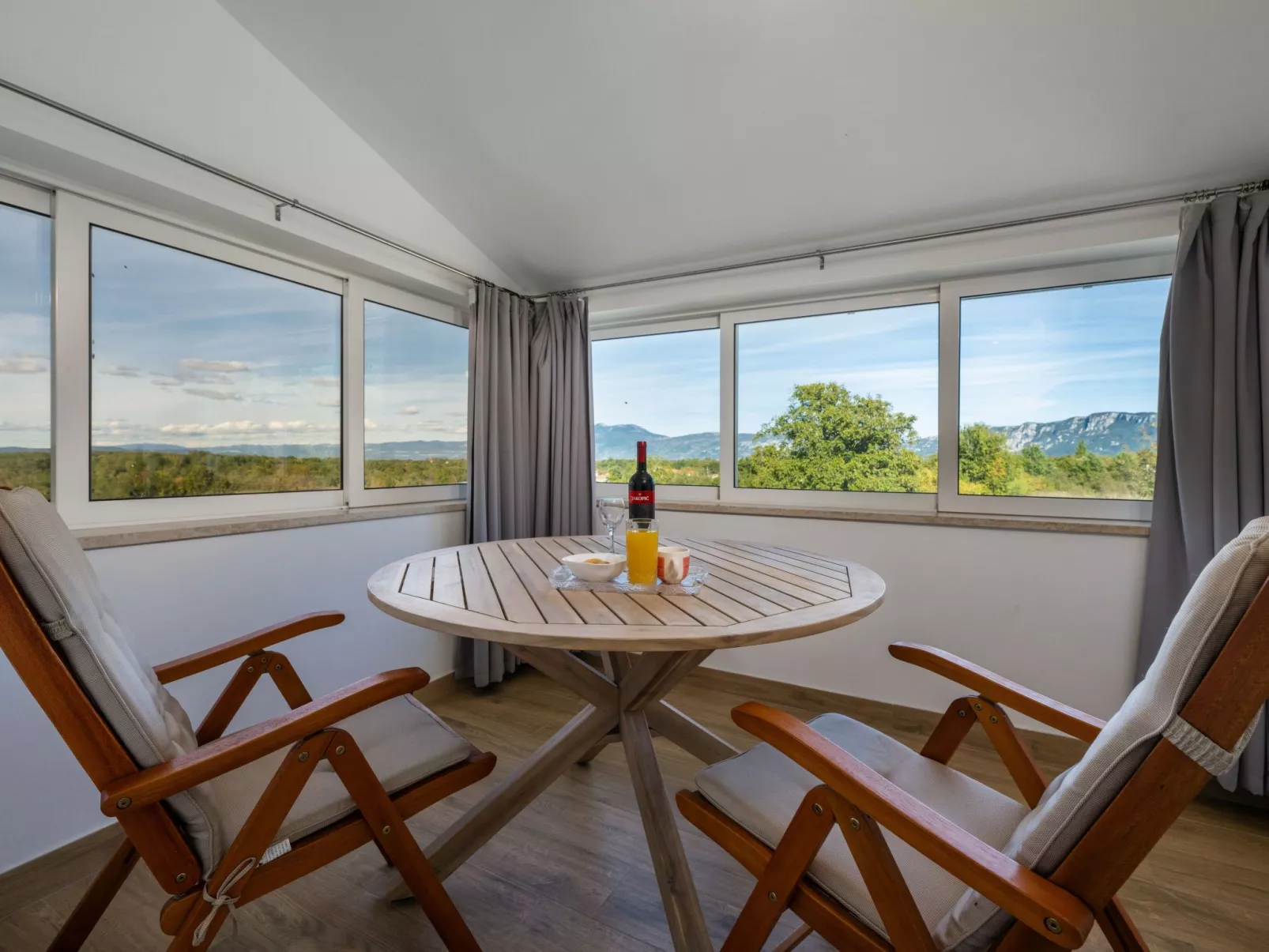 Villa "Francesca" mit Garten, Grill und Pool-Binnen