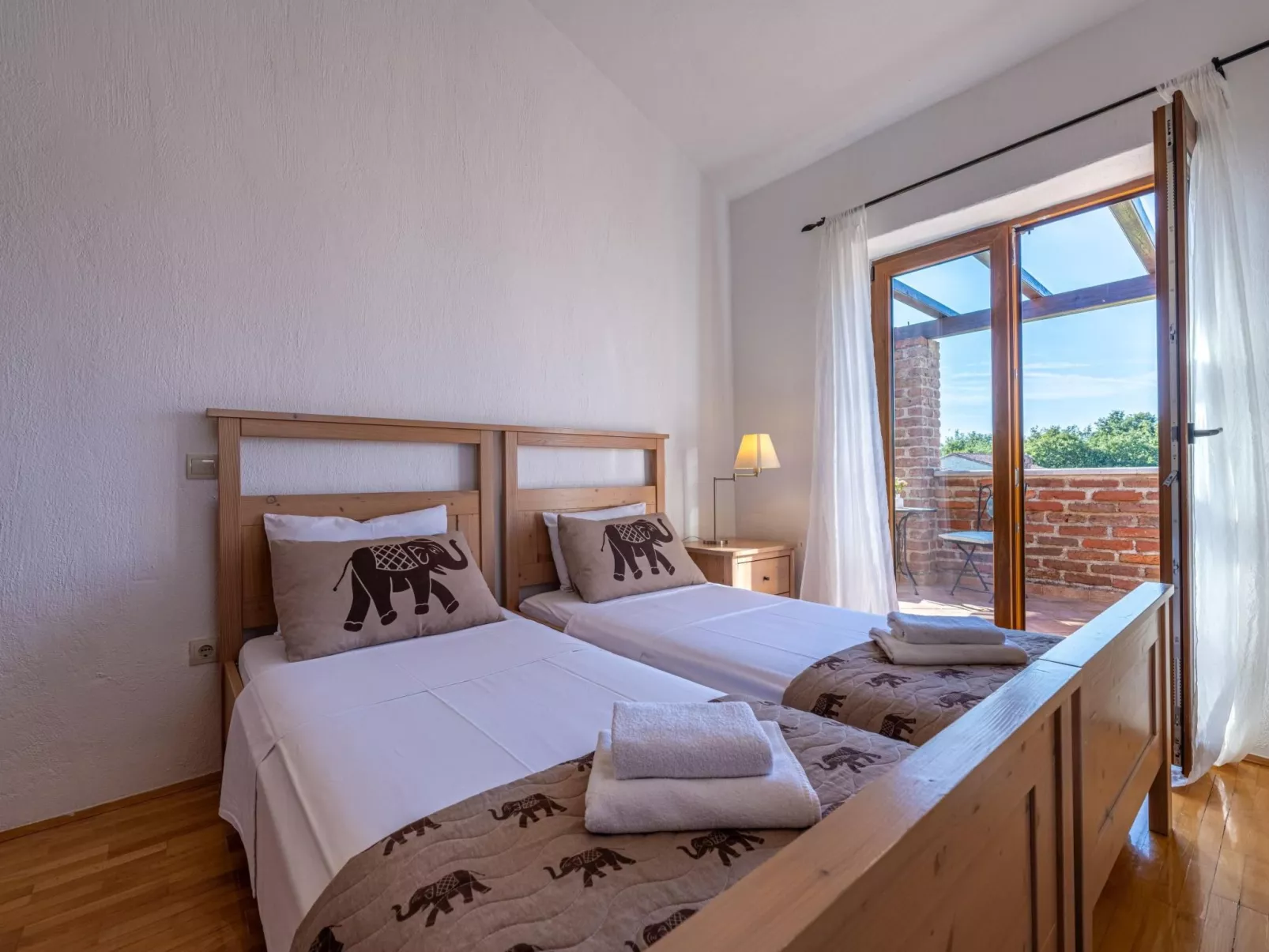 "Paradis 6" mit Whirlpool-Binnen