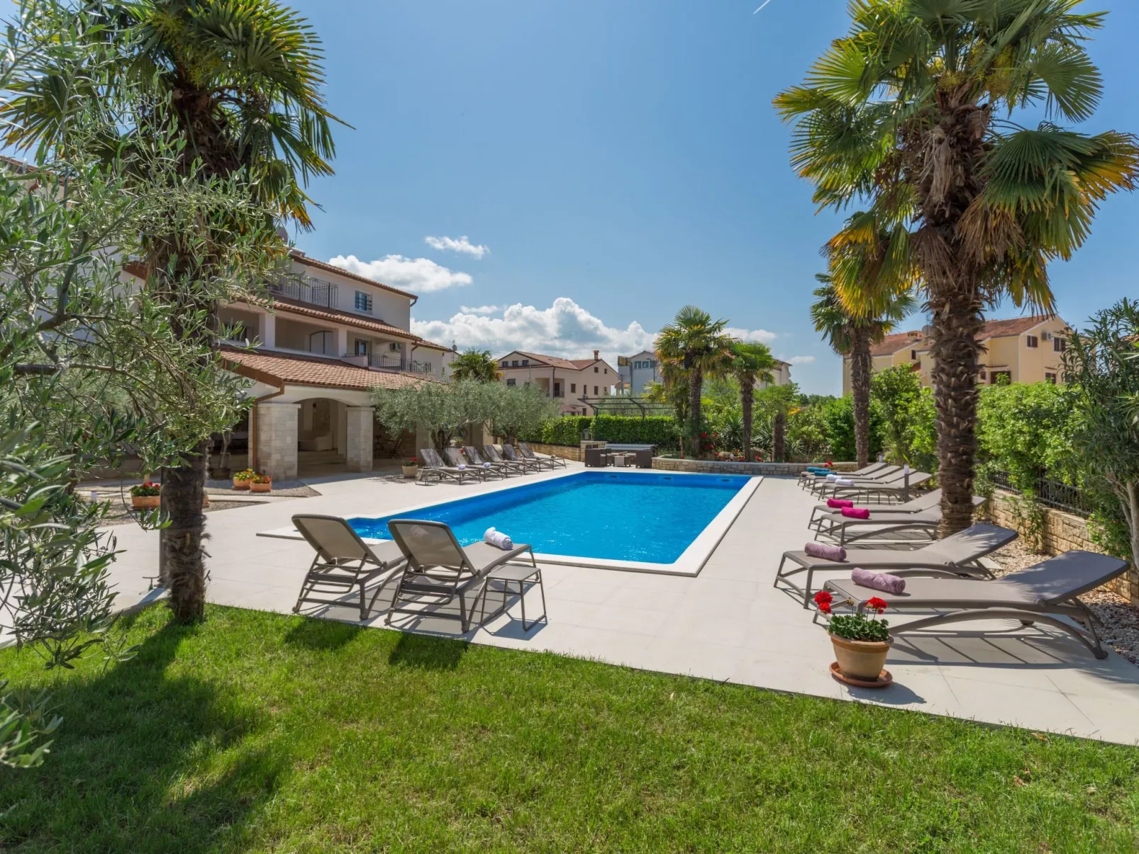 Paradiso 1 mit Pool-Image-tags.info