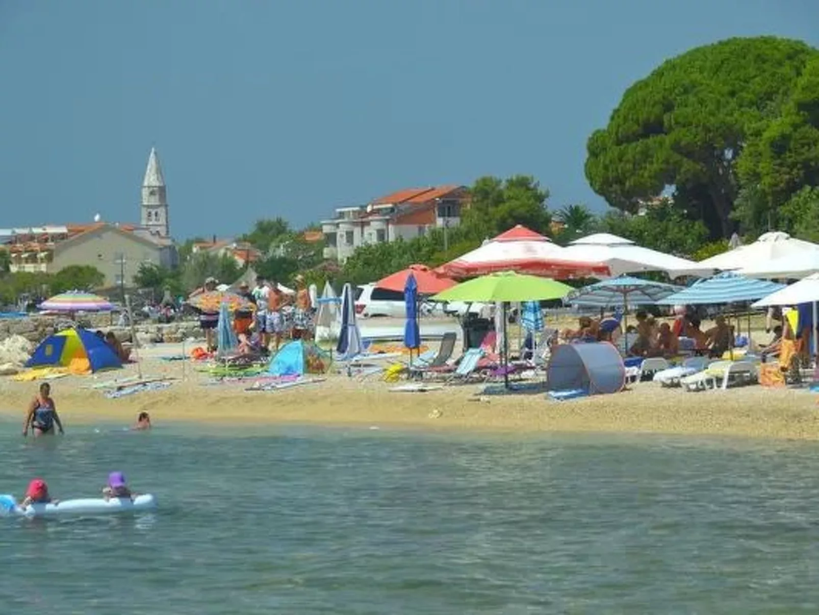 Wohnung 2 mit Schwimmbad und Garten-Buiten