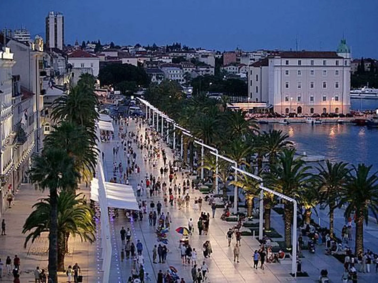 Studio im Erdgeschoss, beim berühmten Znjan-Strand-Buiten