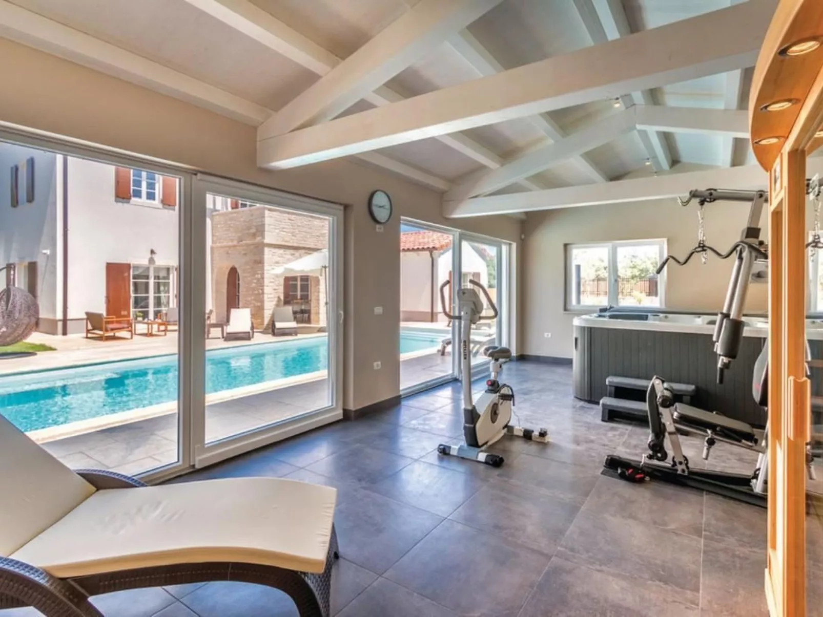 Villa "Magnolia" mit Schwimmbad, Sauna und Jacuzzi-Binnen