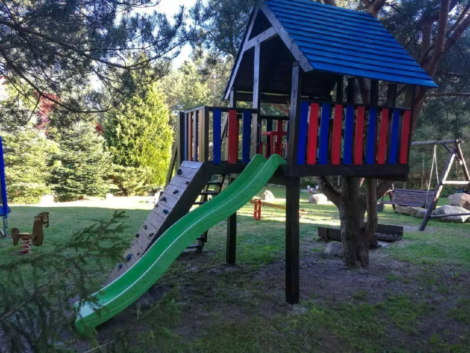 In Kopalino mit Garten, Terrasse und Grill-Buiten