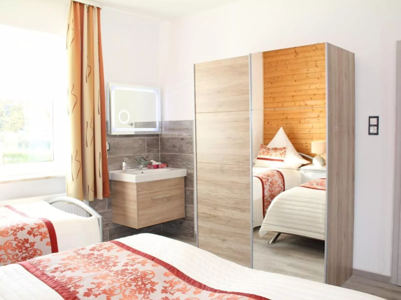 Modernes Ferienhaus in Daun-Image-tags.info