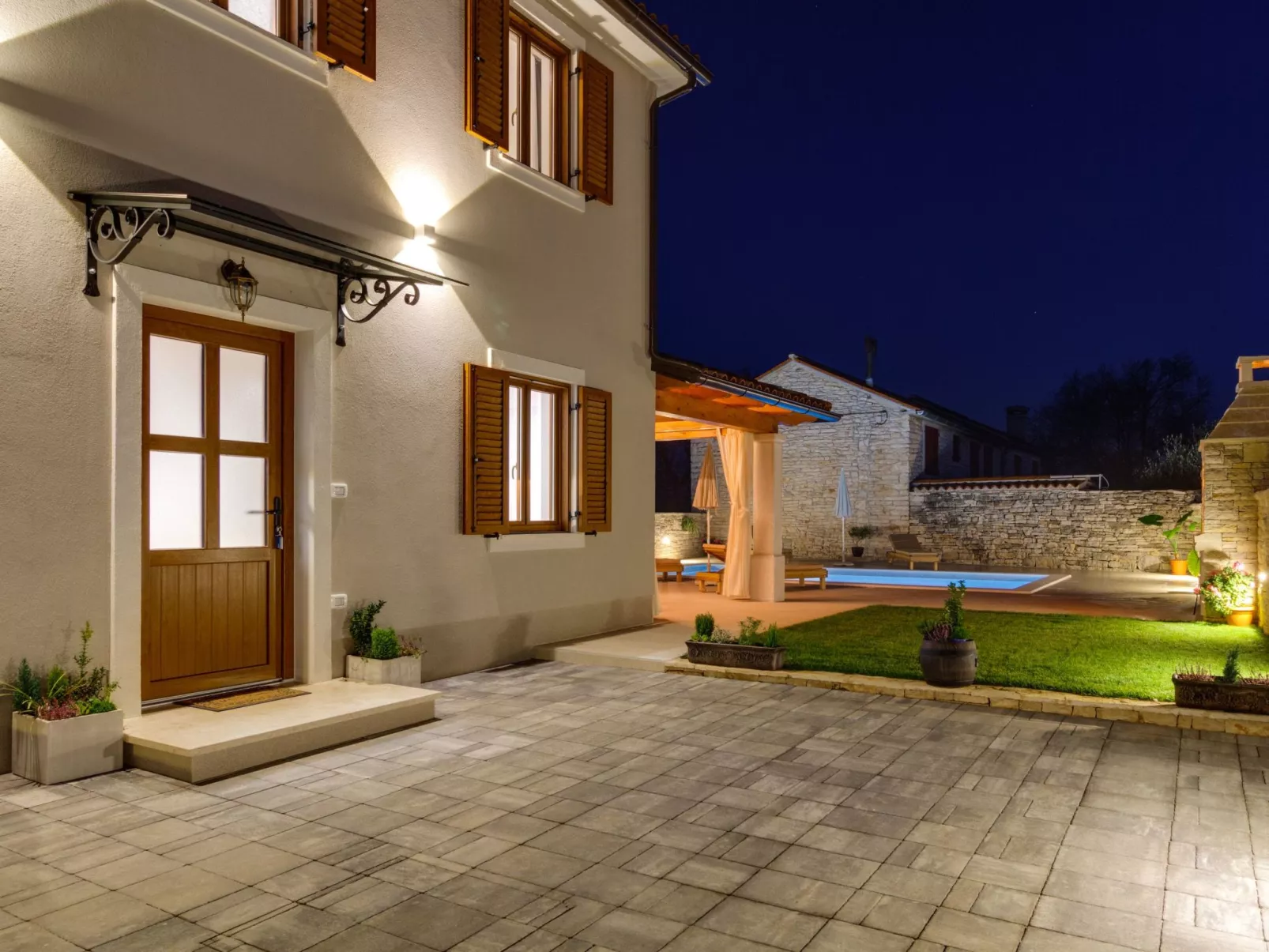 "Villa Nima" mit privatem Pool-Buiten