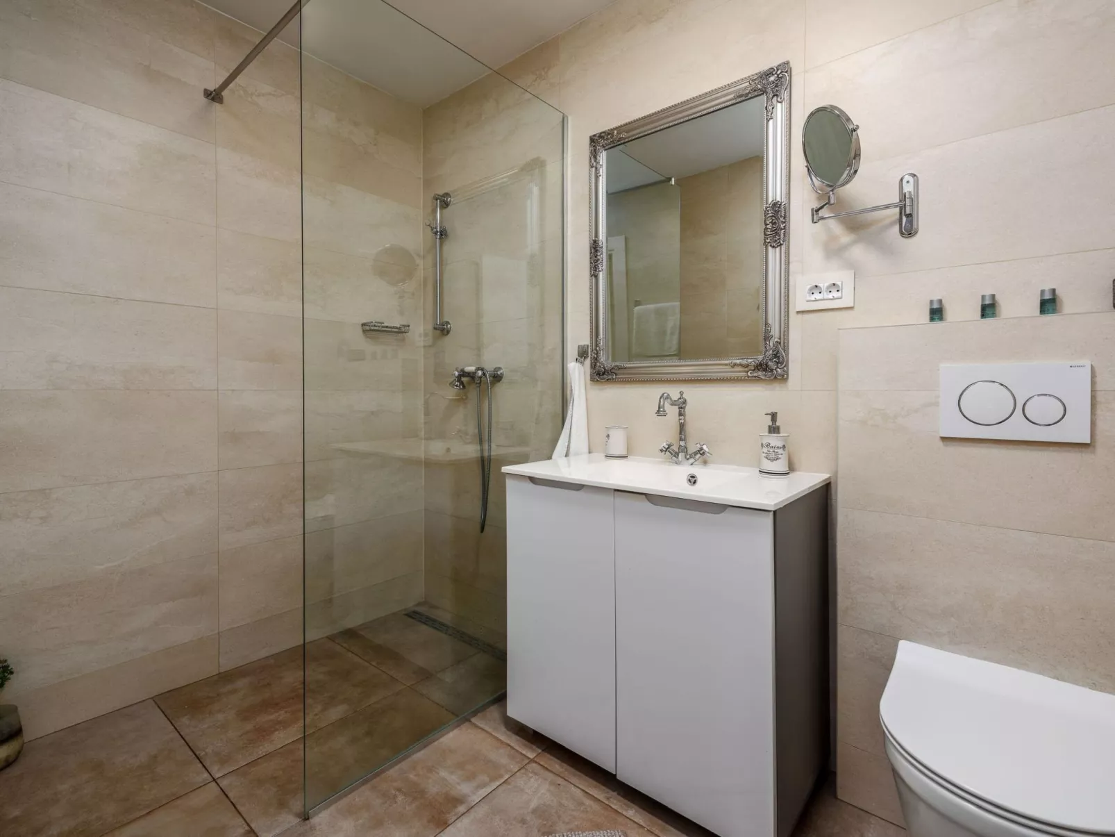 Villa Valtura-Image-tags.info