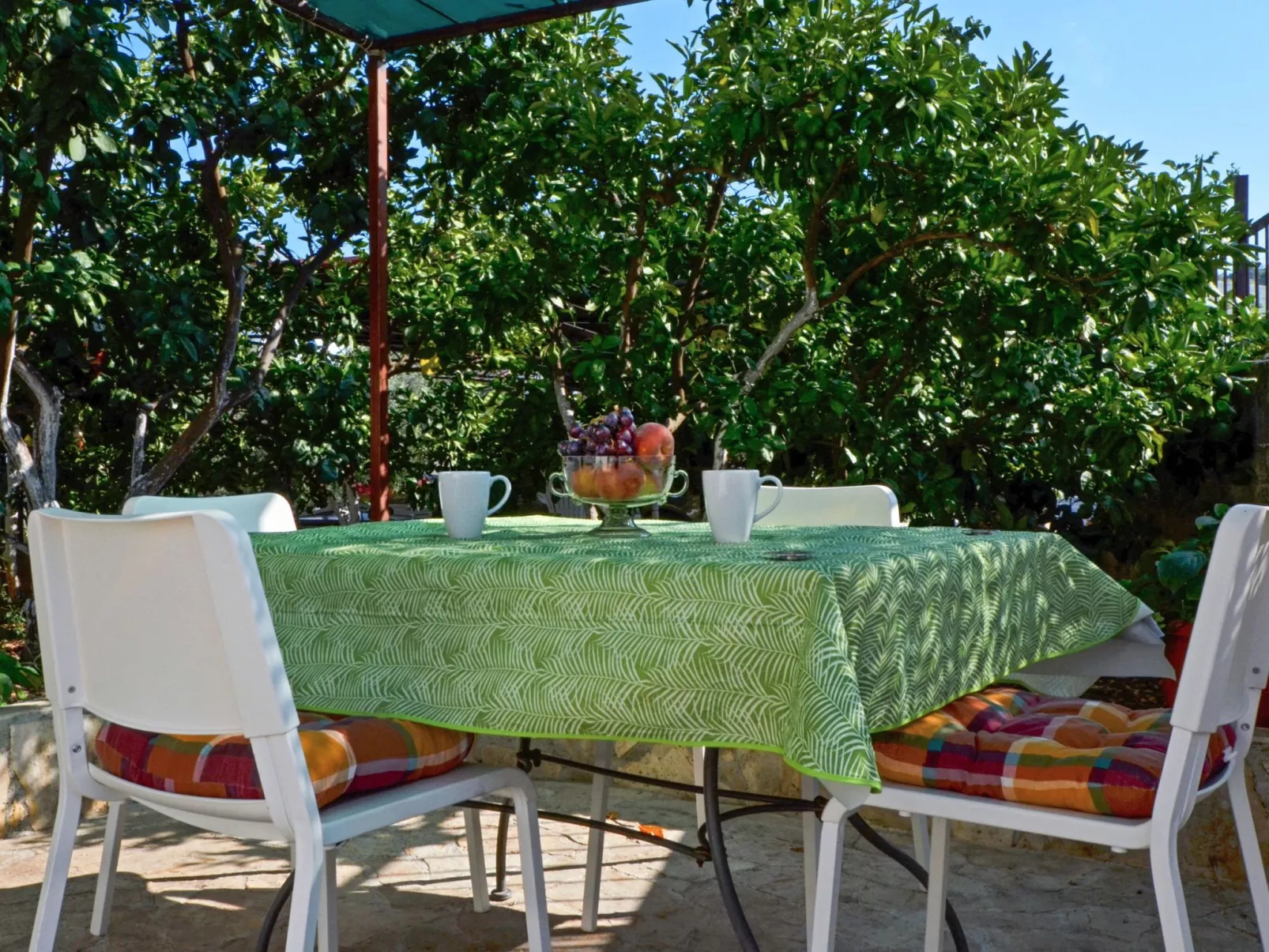 In Slatine mit Garten und Terrasse-Buiten