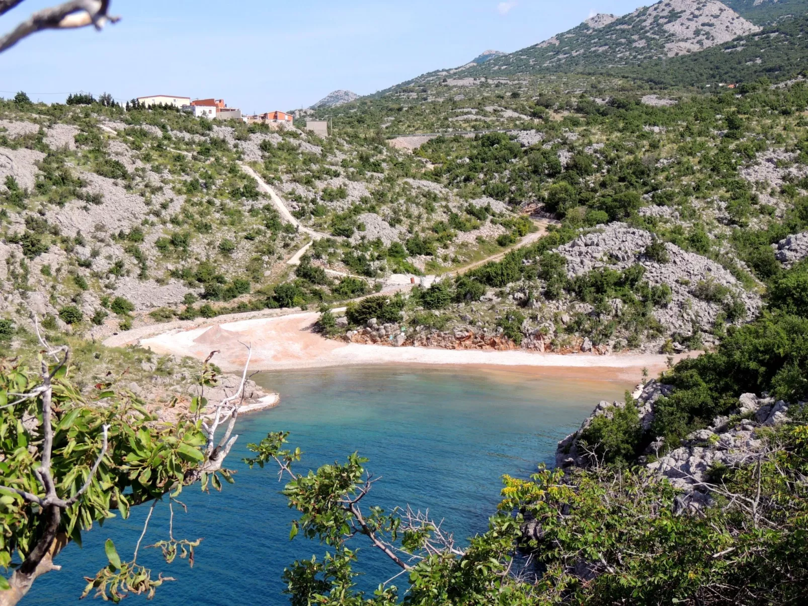 Mit zwei Terrassen für sechs Personen-Buiten