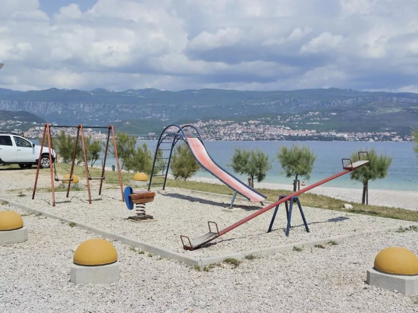 In Šilo mit Gemeinschaftspool-Buiten