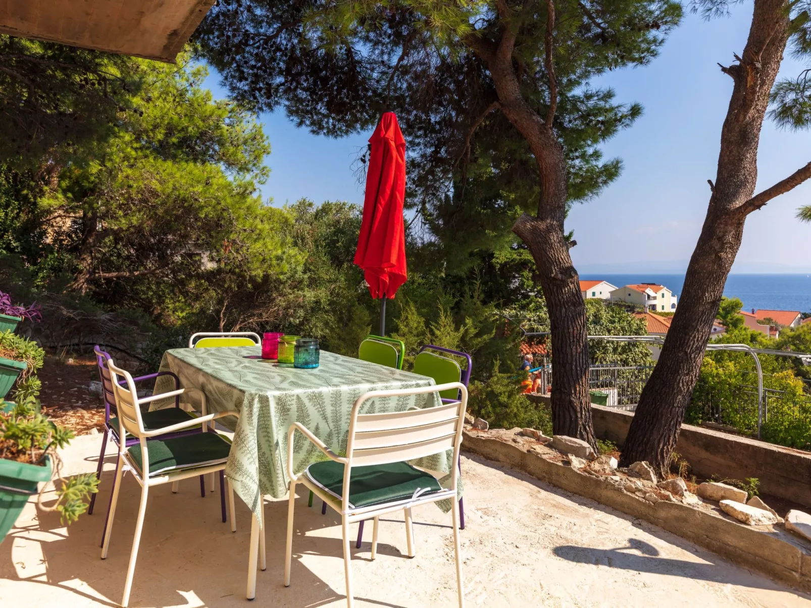 "Barbara" mit Blick auf das Wasser - Buiten