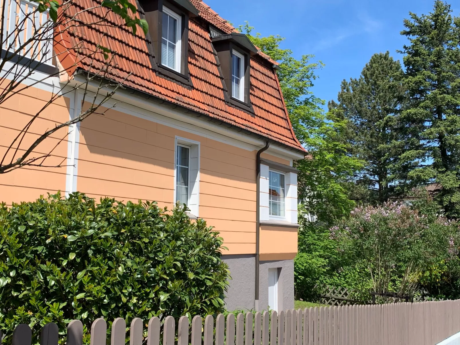 Modernes, gemütliches Ferienhaus mit Terrasse und Garten - Buiten