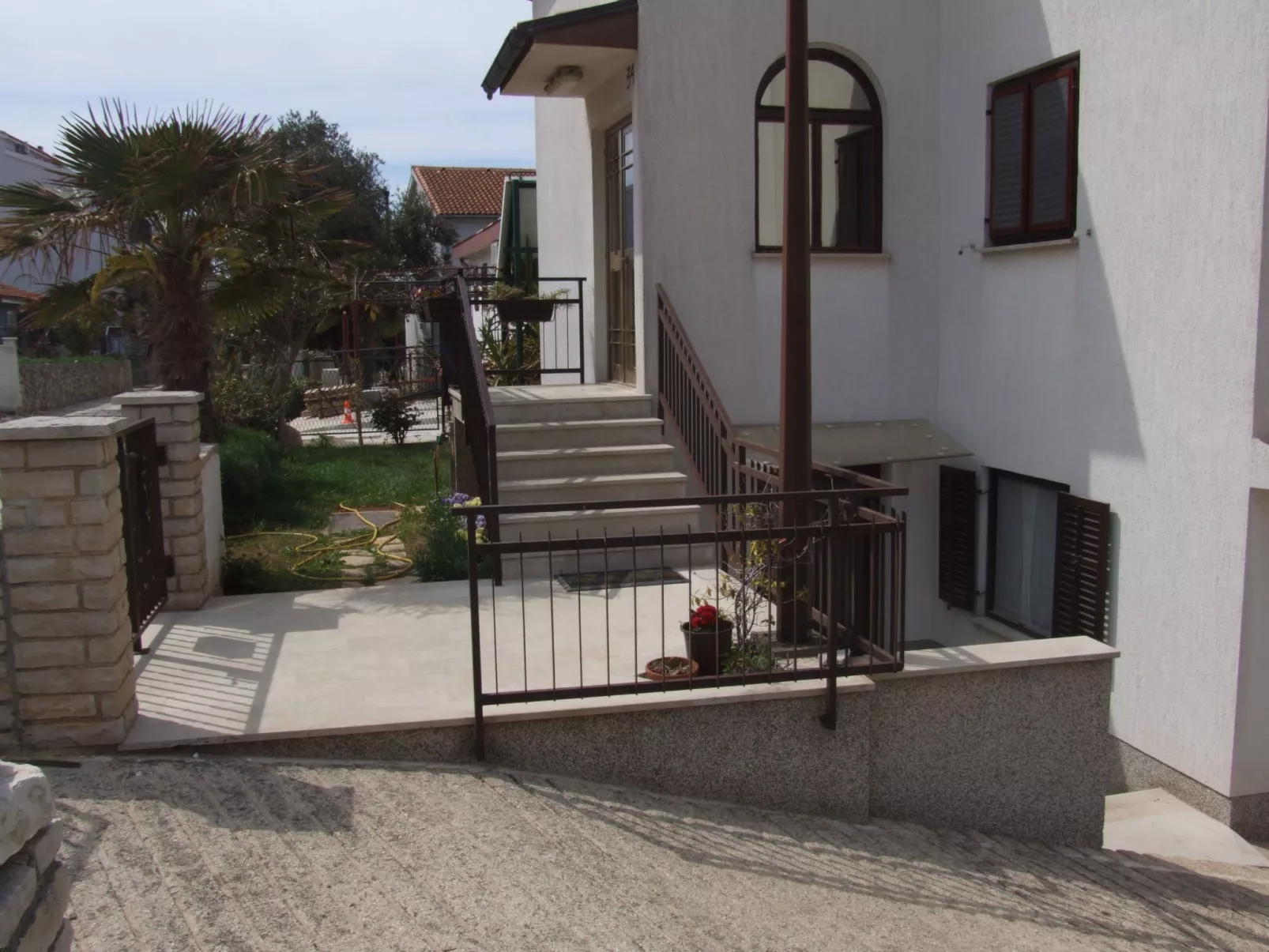 Wohnung mit großer Terrasse-Image-tags.info