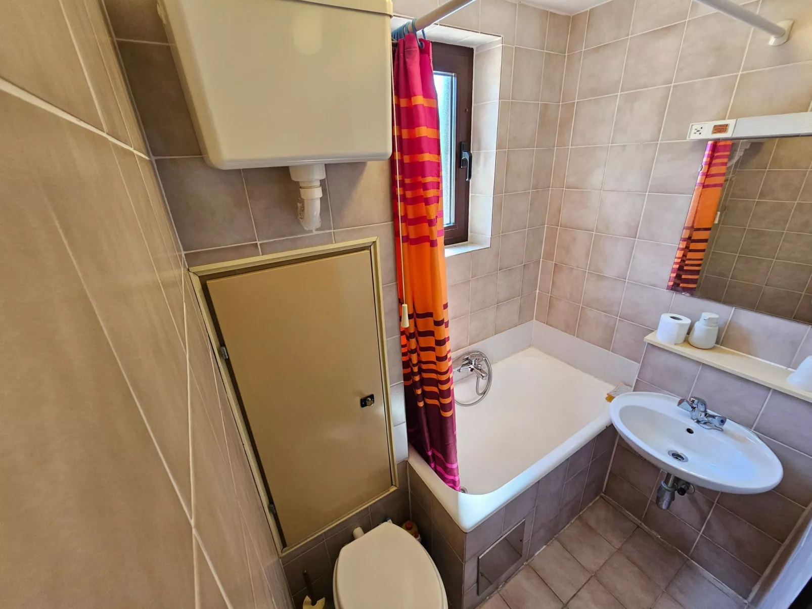 Wohnung auf zwei Etagen mit Terrasse und Balkon-Binnen