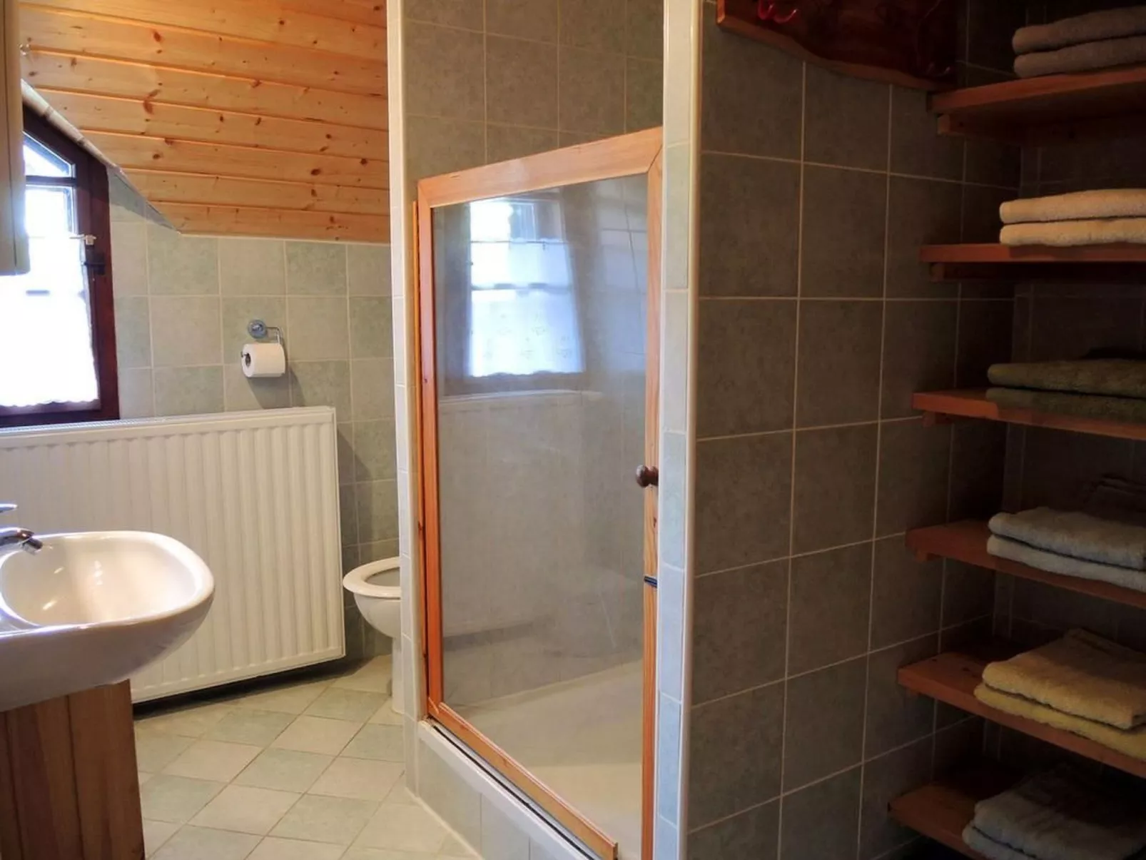 Für sechs Personen mit einem Balkon-Binnen