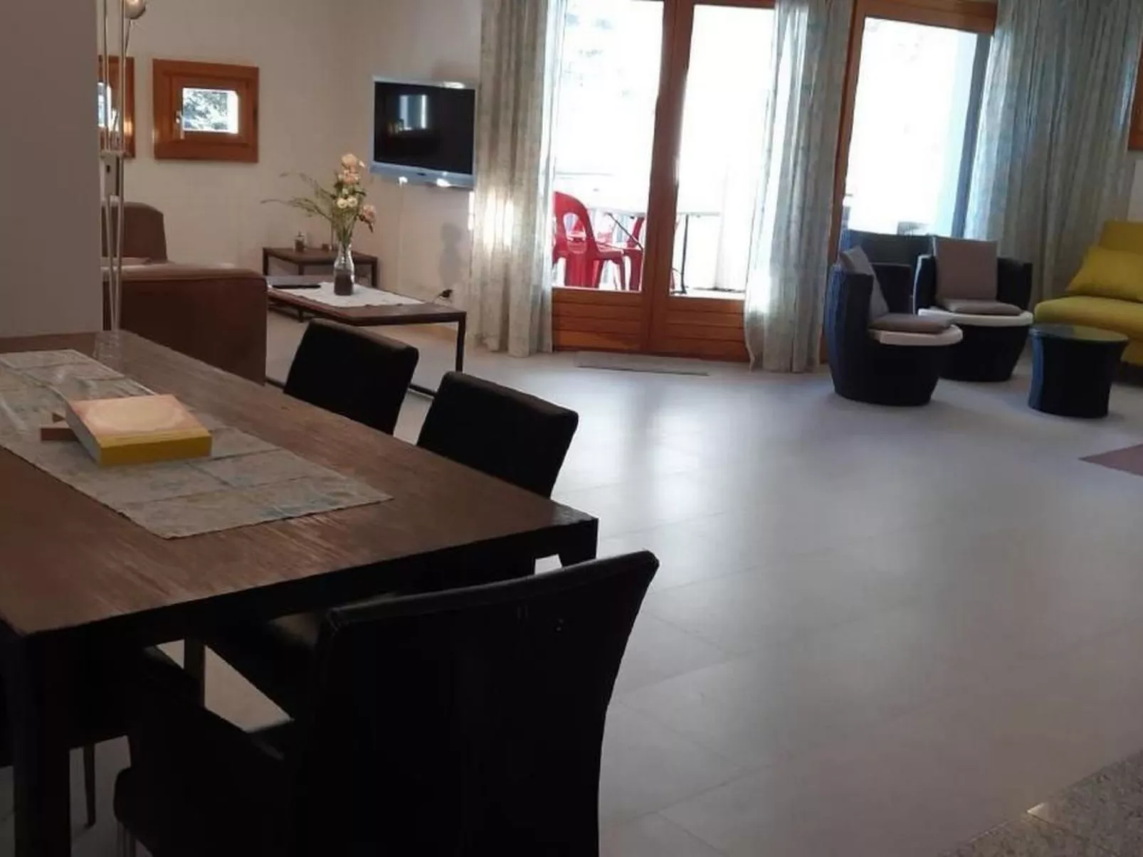 Chesa Polaschin  E-Binnen