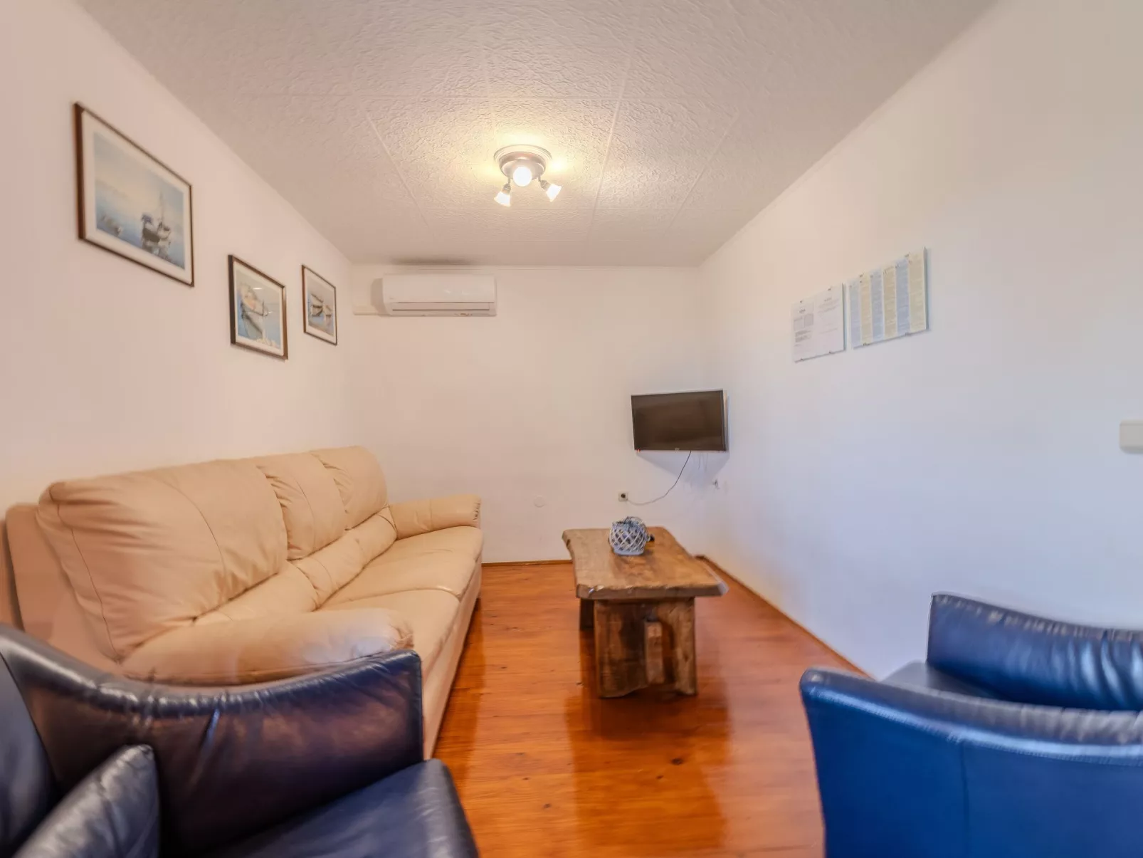 Heritage Stone House -T.A Leut Agency-Binnen