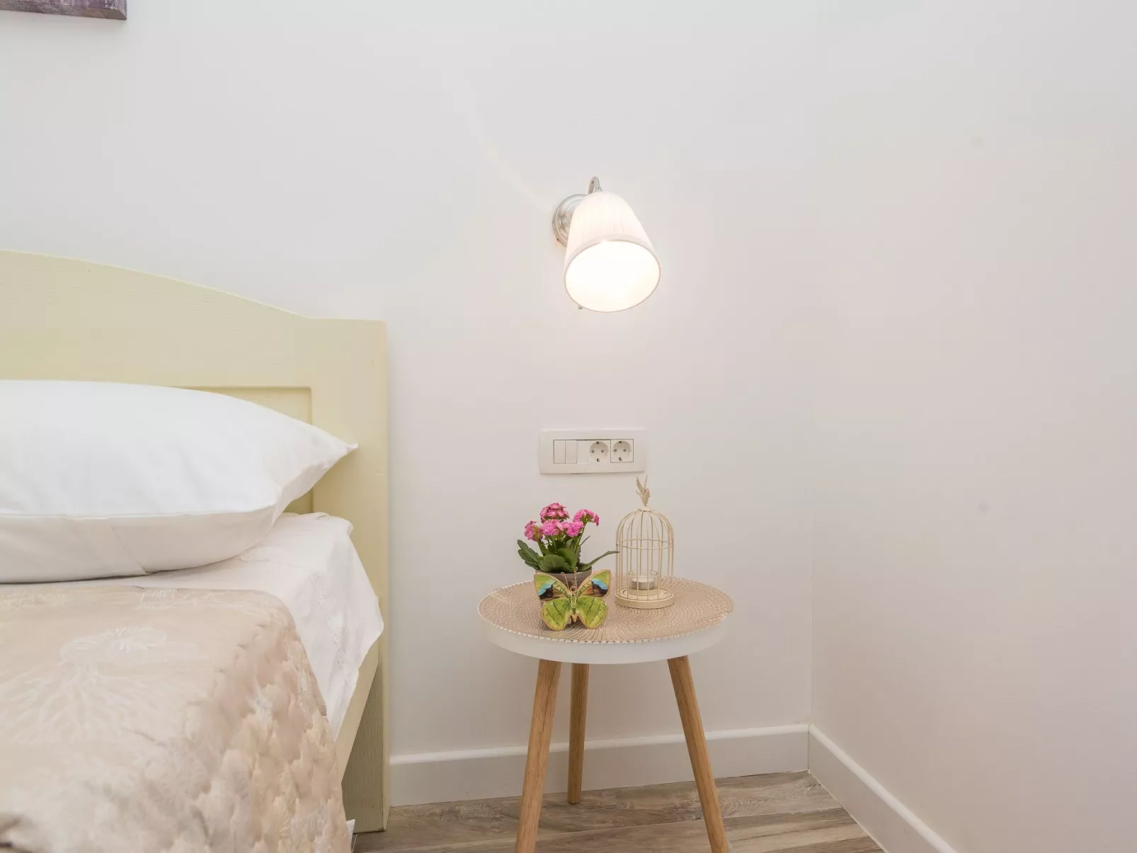 "Ivana" mit Blick auf das Wasser-Binnen