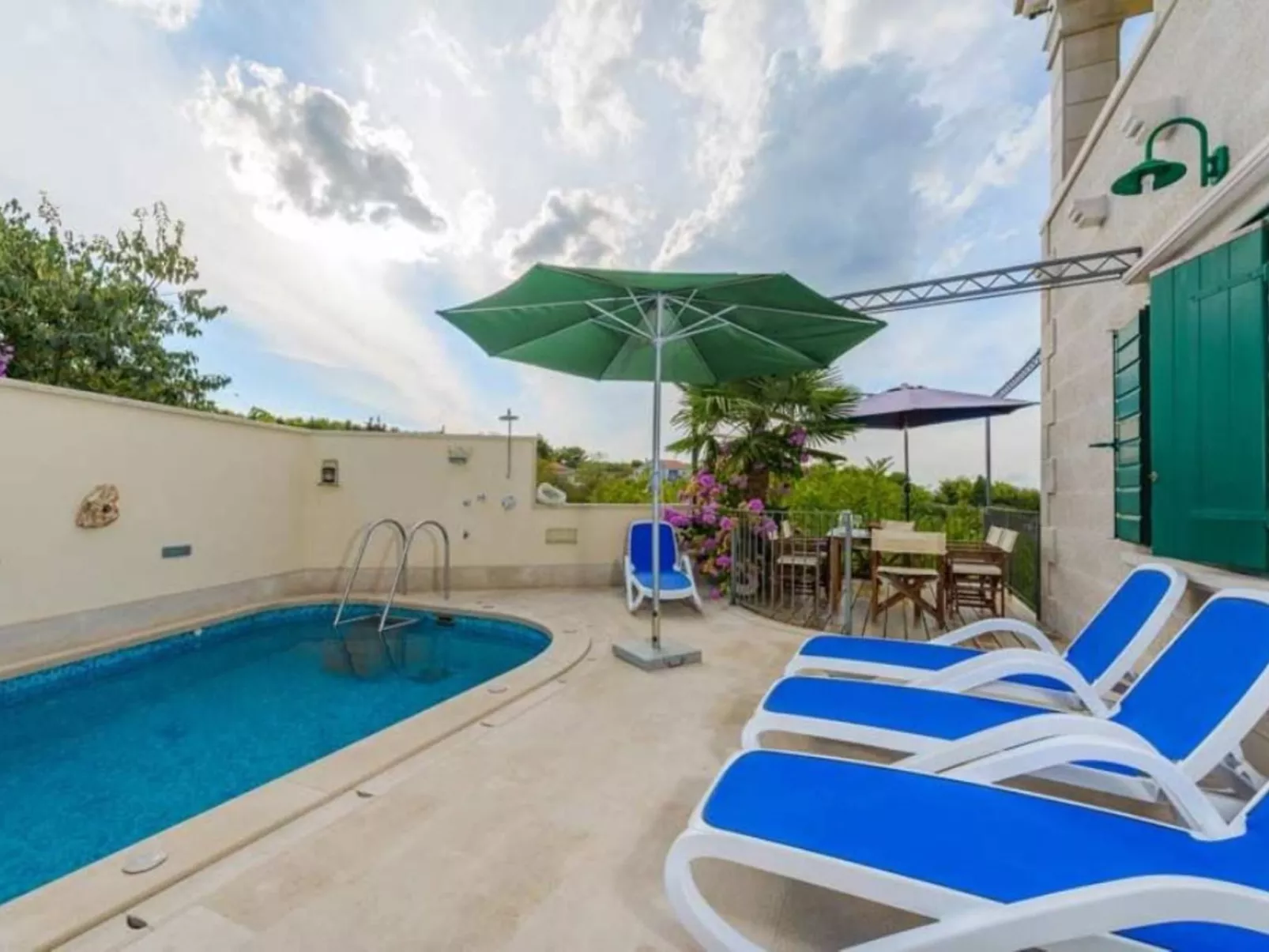  Angelina mit Pool & Sauna-Buiten