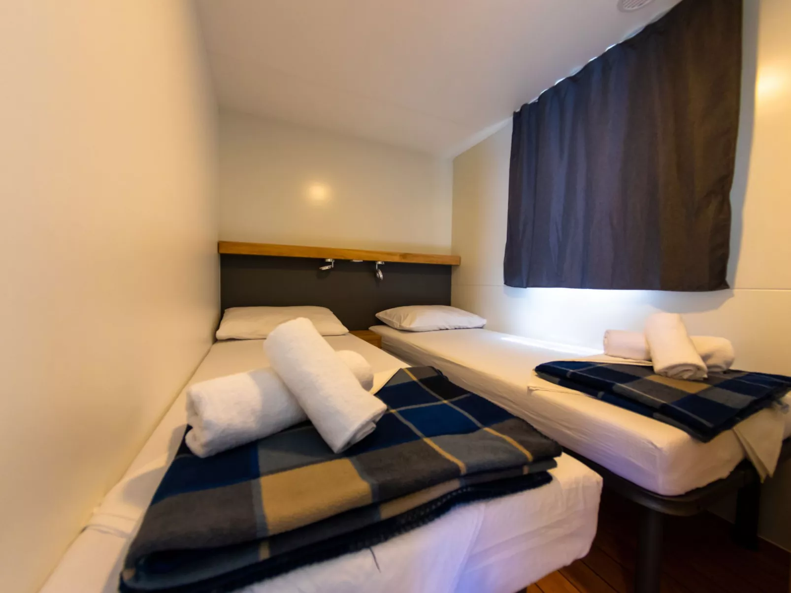 Mobilheim "Adria Family" mit Pool-Binnen