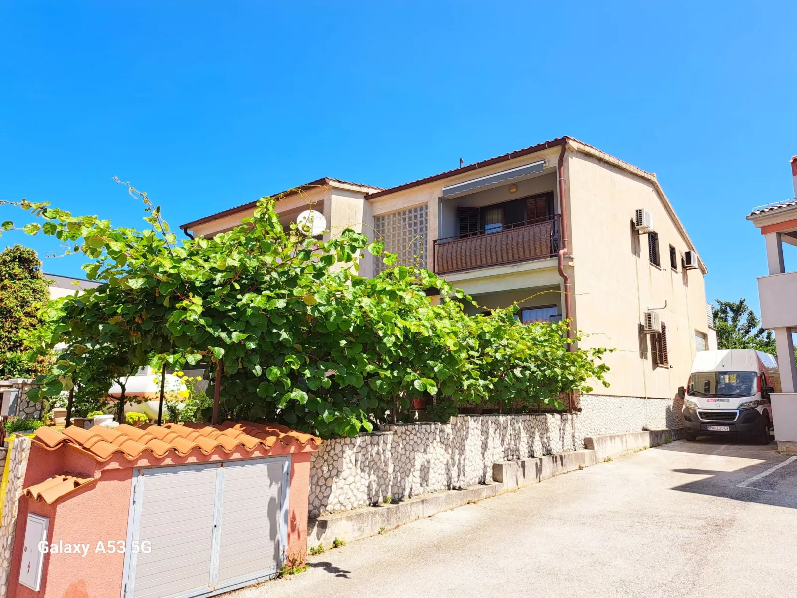 "Apartment Kate" mit Terrasse-Buiten