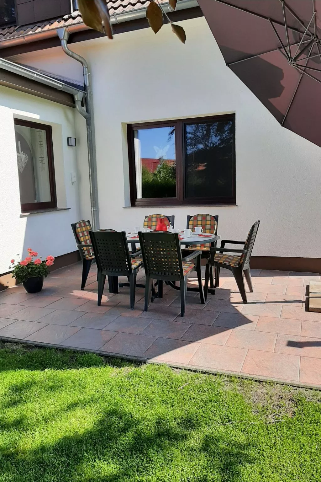 Komfortable Ferienwohnung mit großem Garten-Buiten