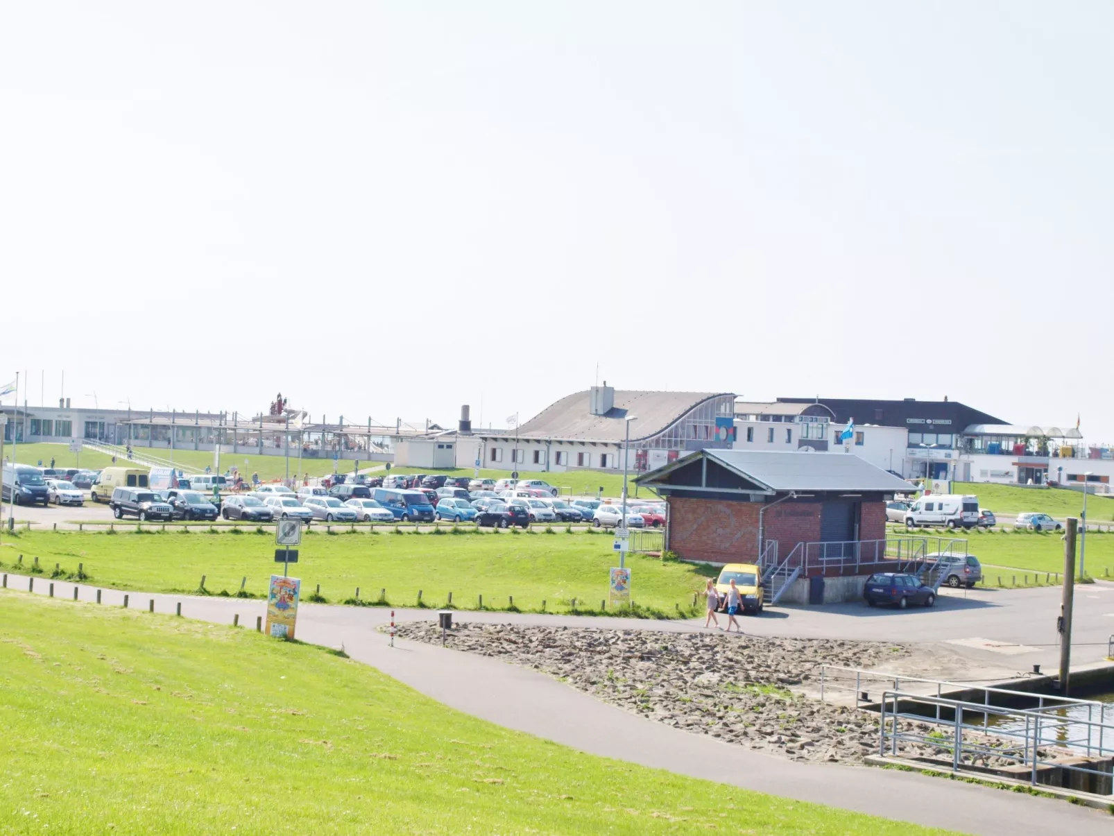 Mit Terrasse, Grill und Garten-Buiten