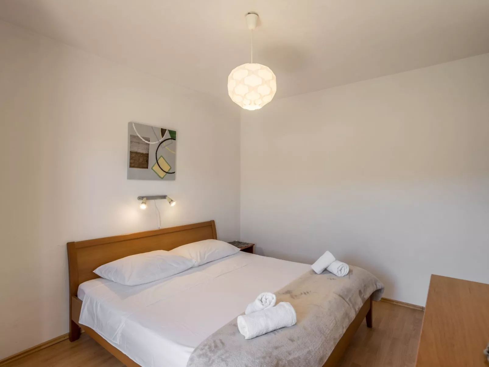 Tihana mit mediterranem Garten-Binnen