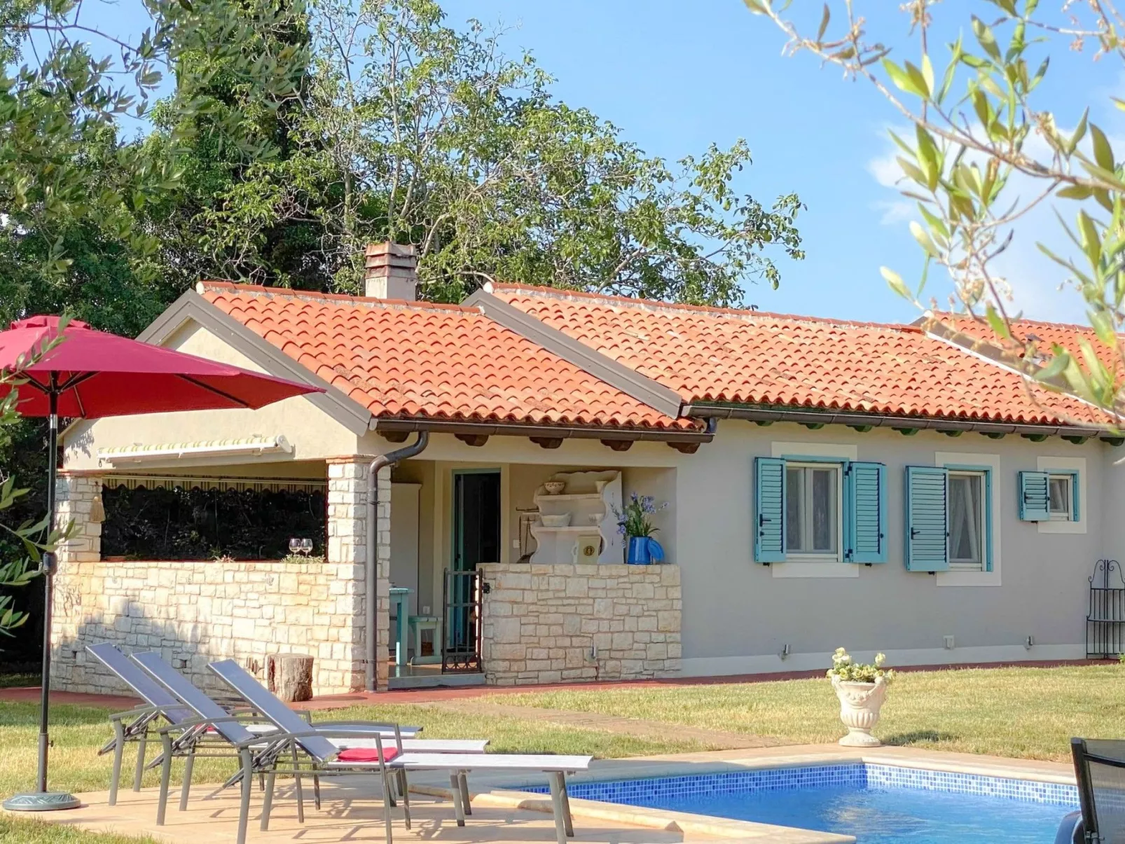 Villa Romana mit Pool-Buiten