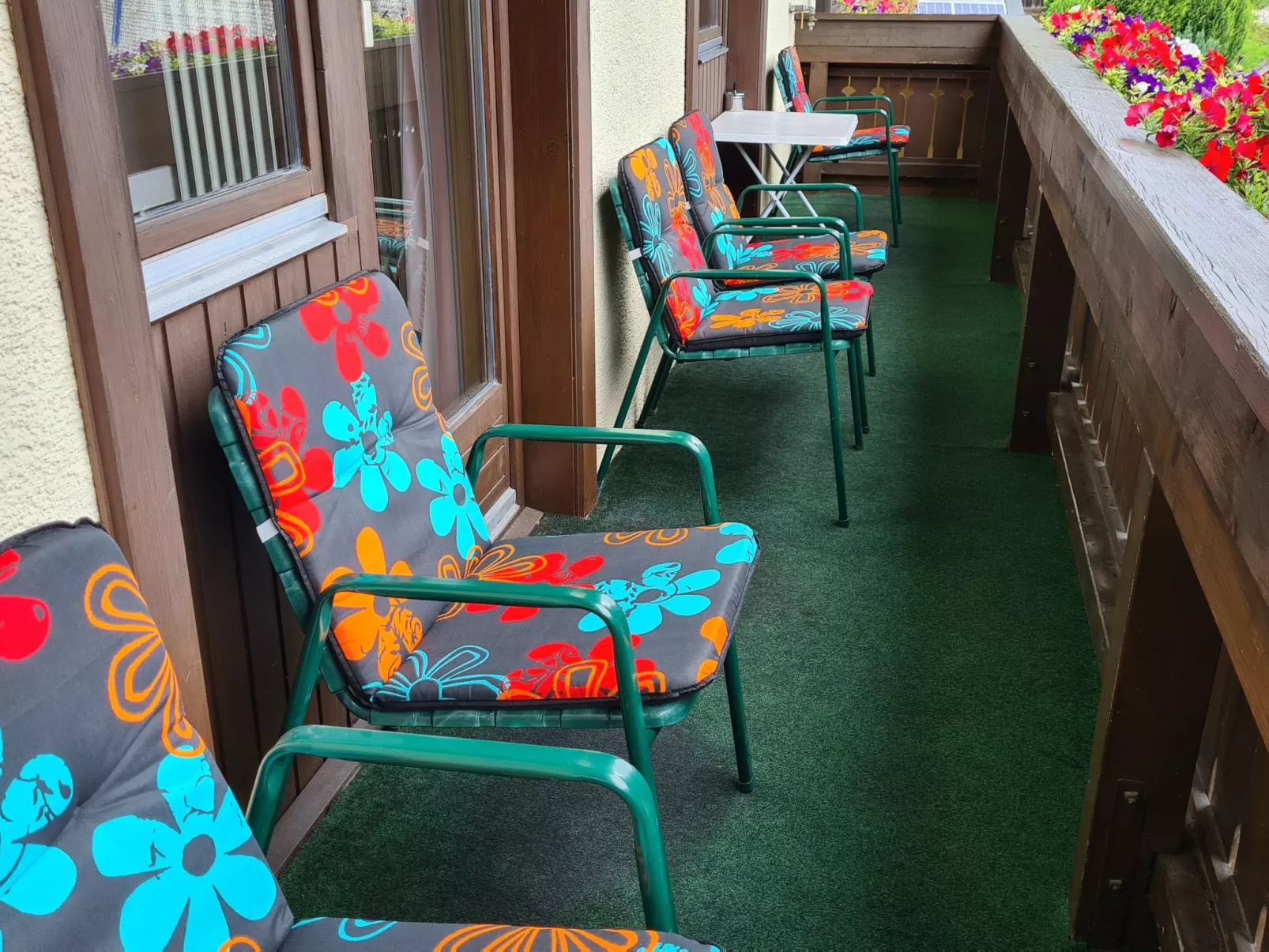 Mit Balkon und herrlichem Ausblick-Buiten