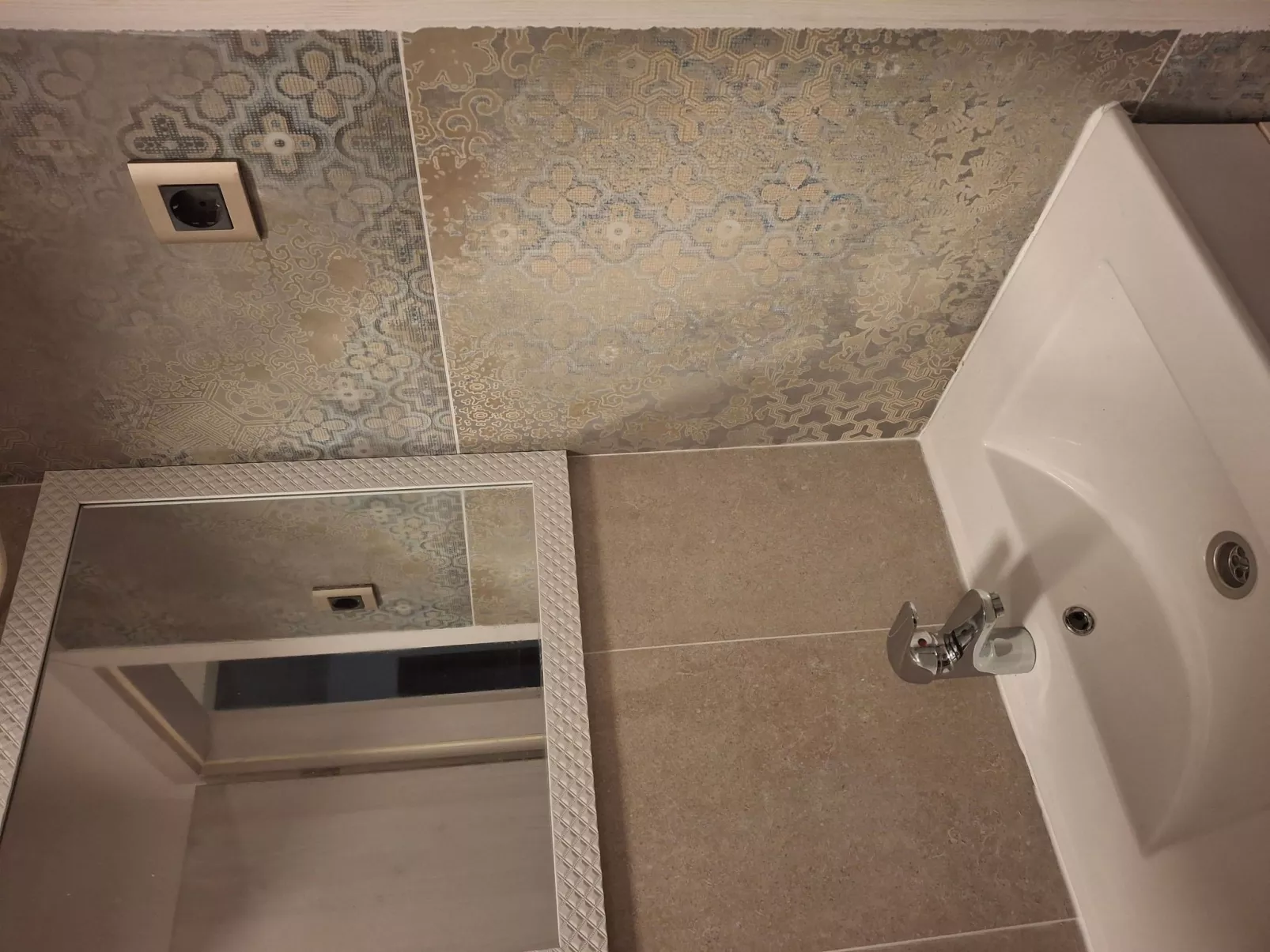 Mit Blick auf das Wasser-Binnen