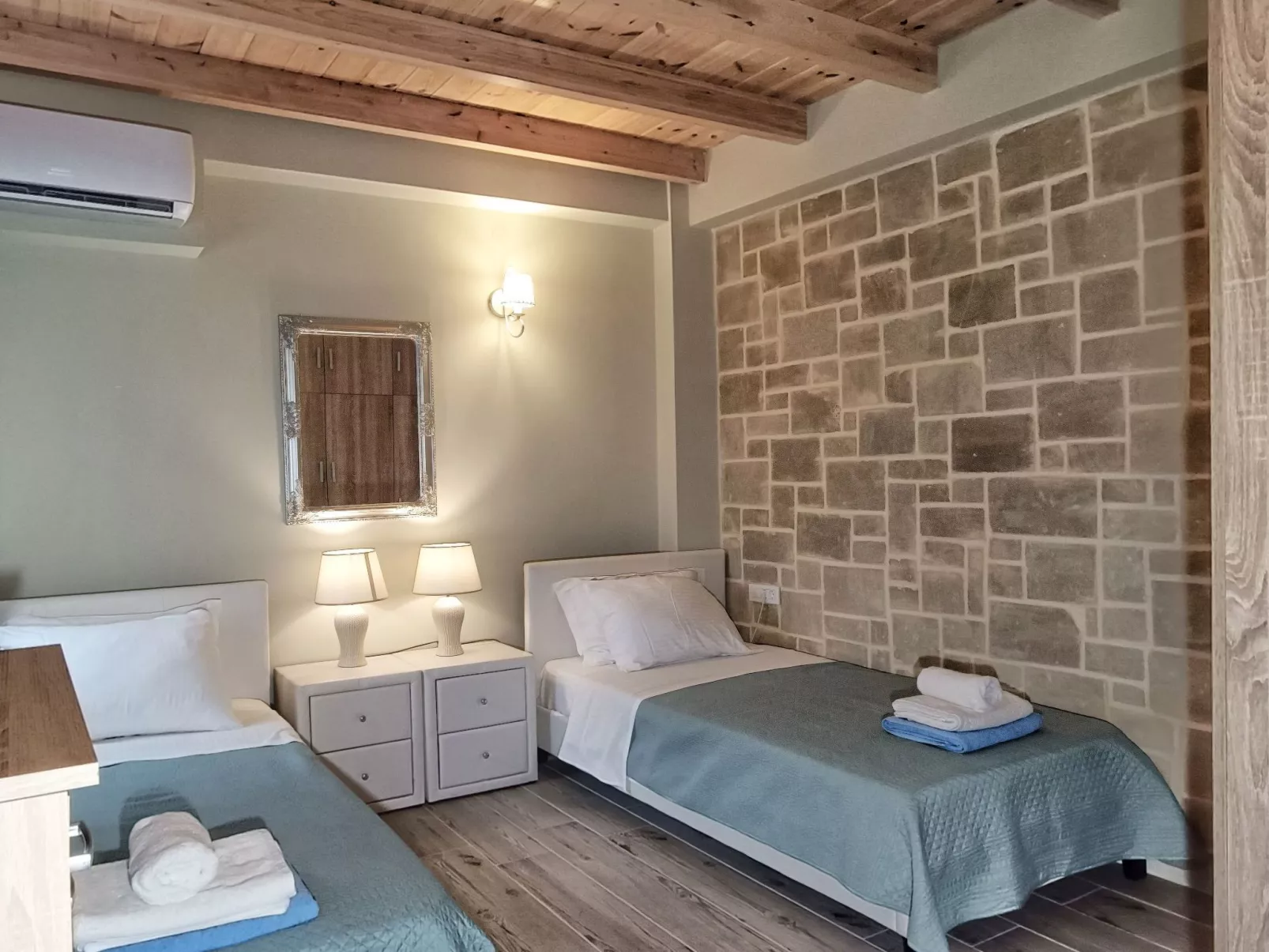 MAKRAKIS ALEXANDROS-Binnen