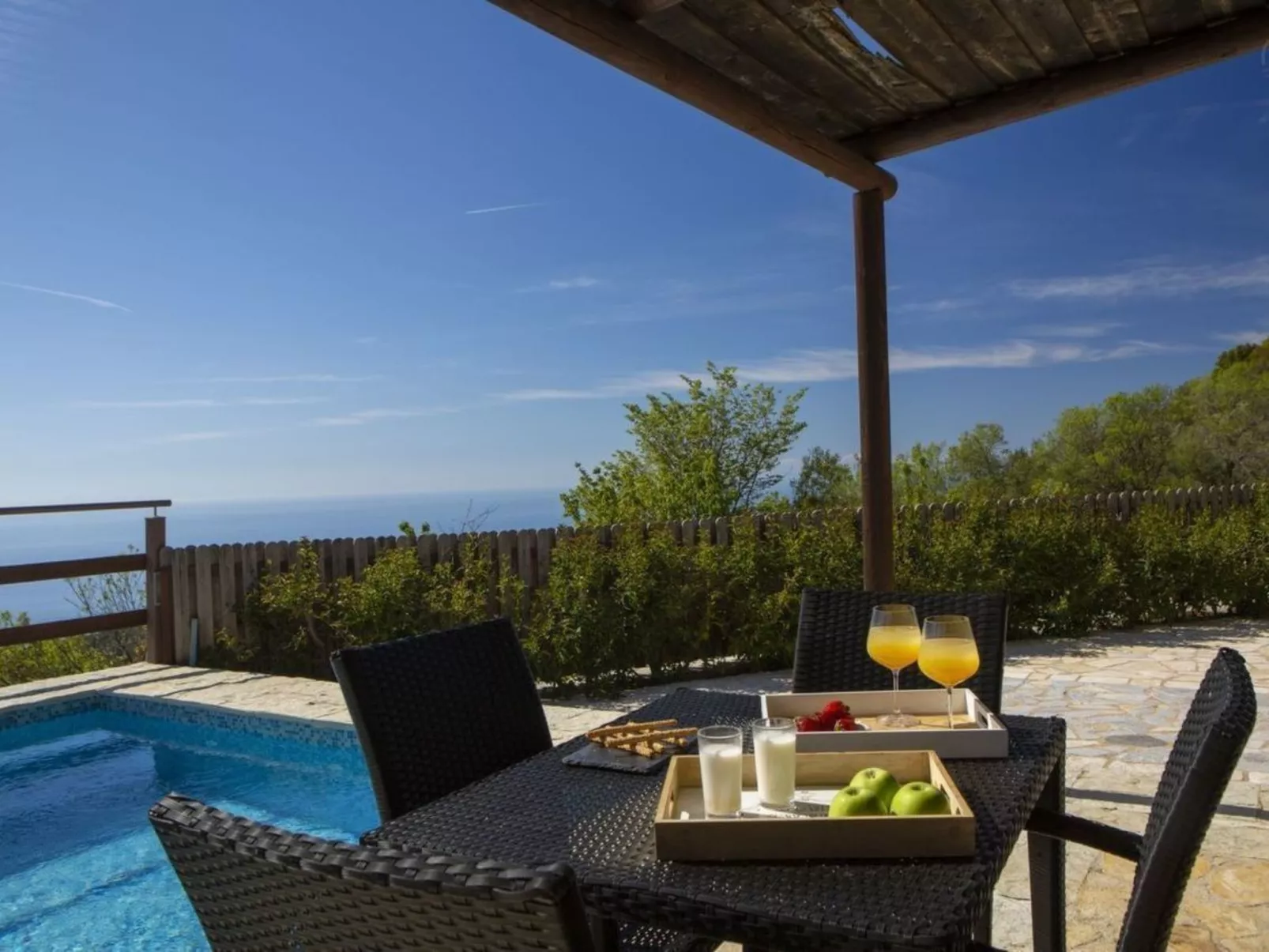 In Apollonii mit privatem Pool-Buiten