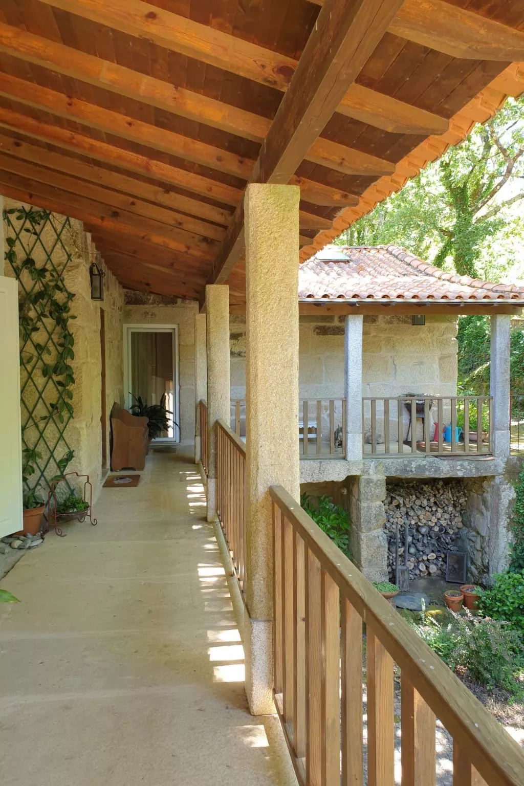 Haus jenseits des Flusses-Buiten