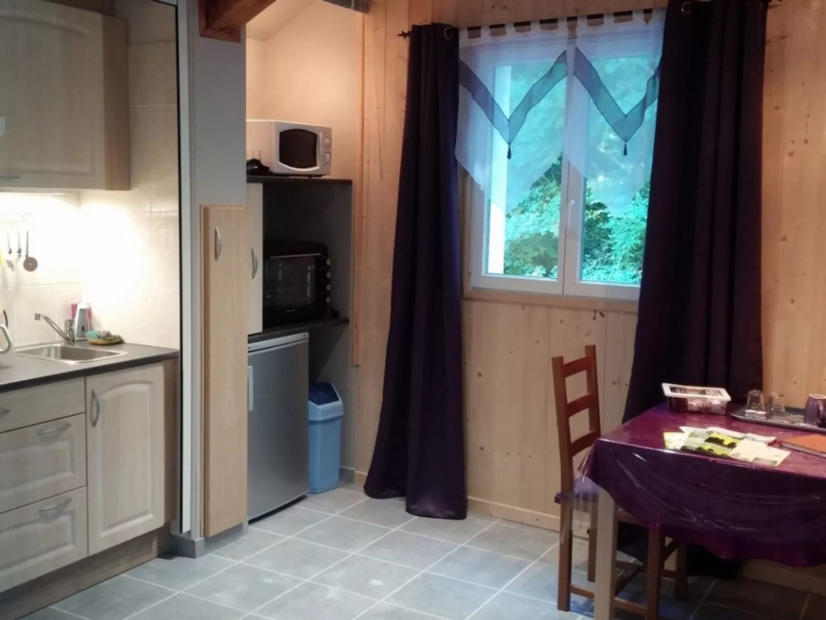 LA CABANE DES REVES-Binnen