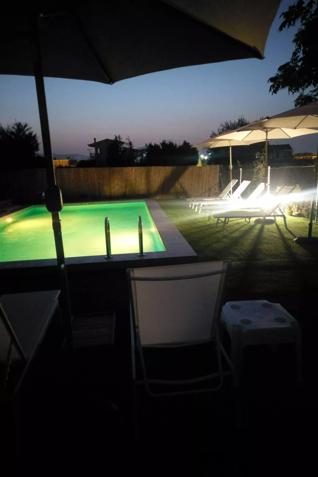 Neben Orangenbaum-Obstgarten-Buiten