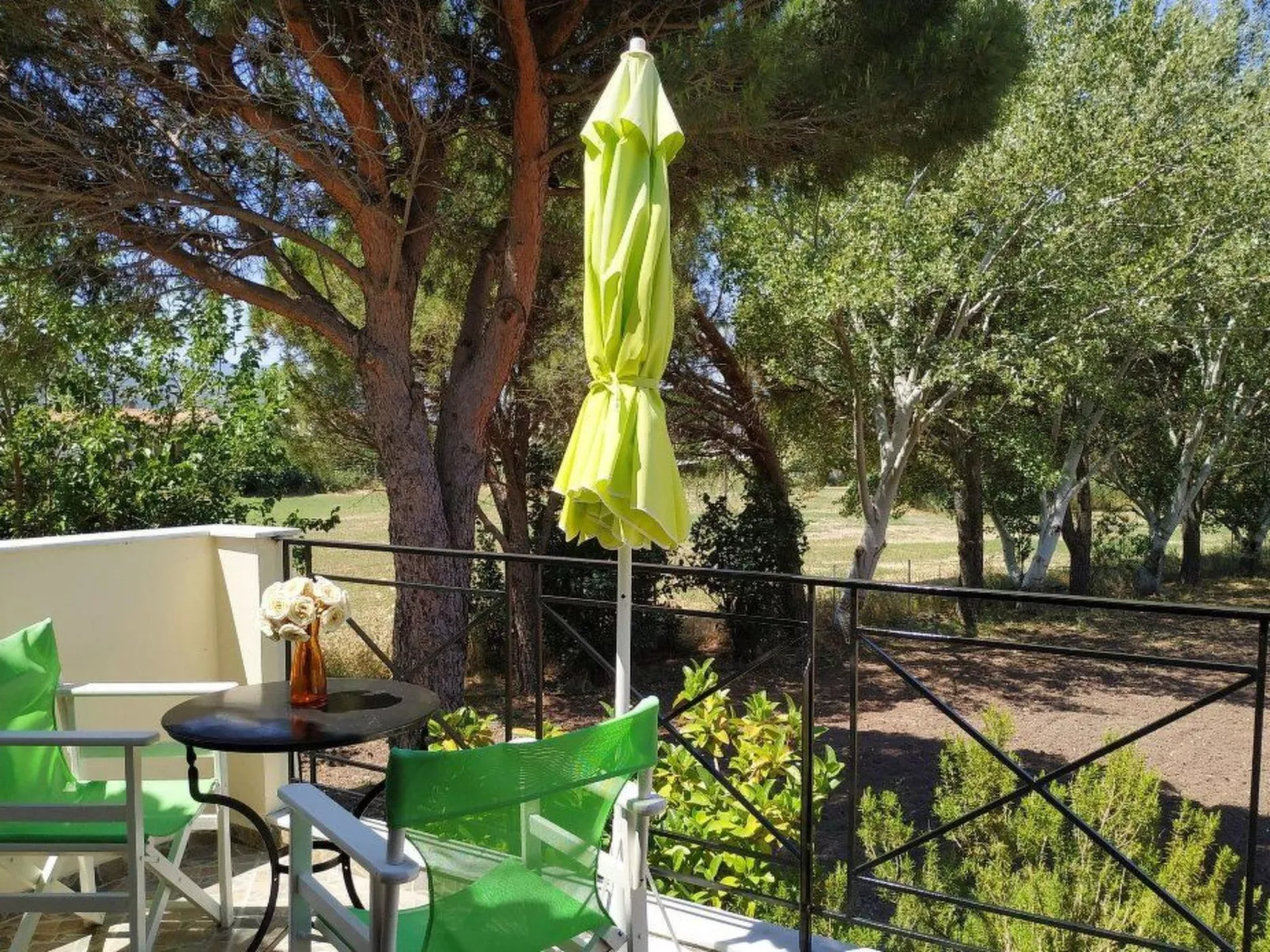 Gaea Gardens Studios-Buiten