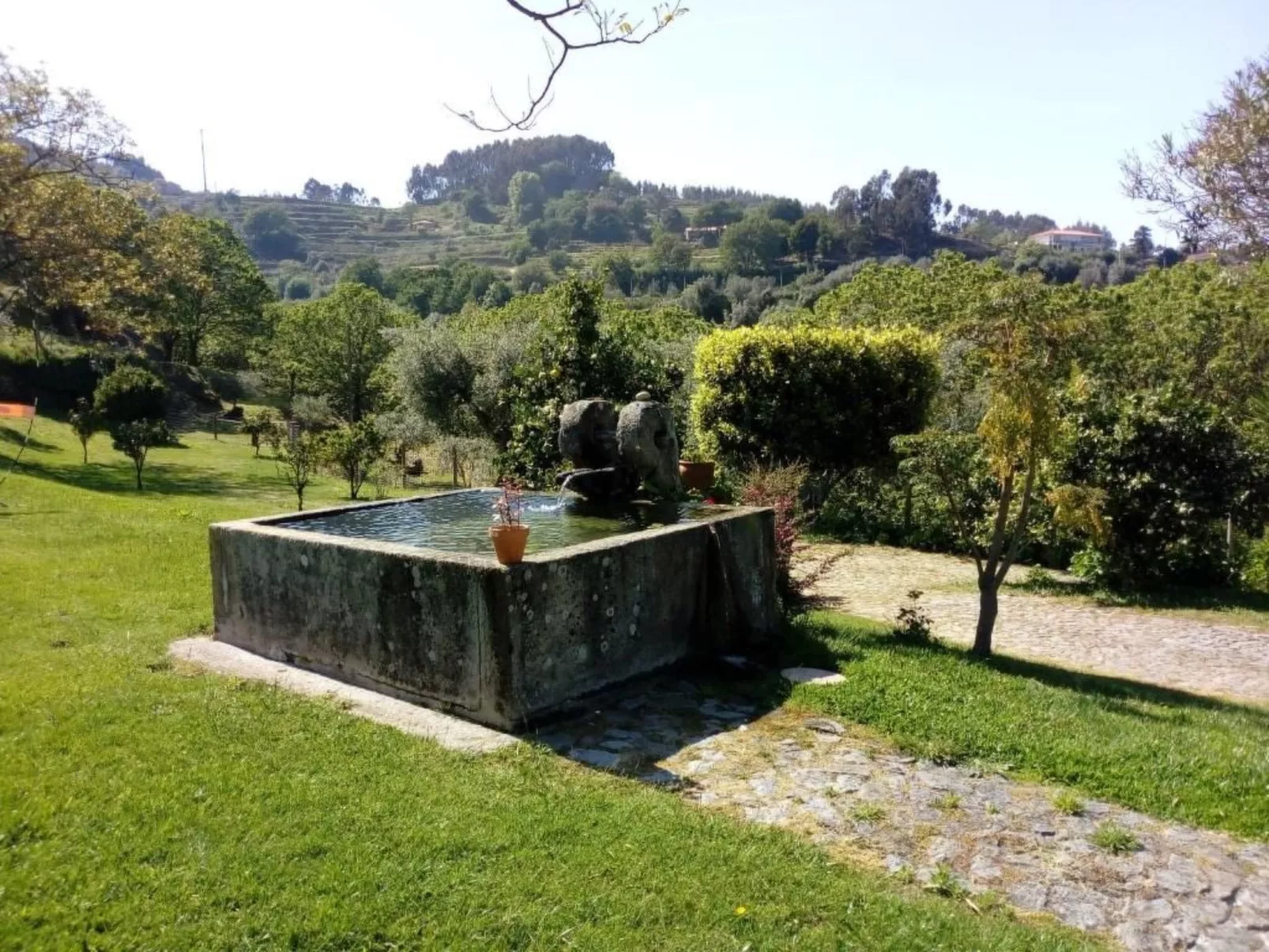 Fabelhafter Pool in einer atemberaubenden Landschaft-Buiten