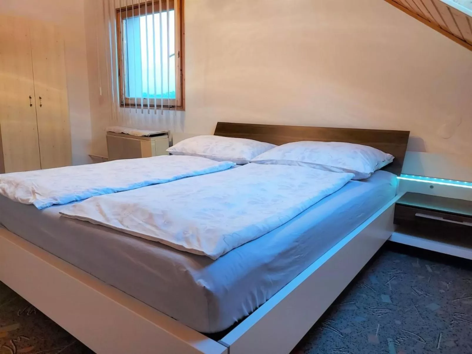 Schön eingerichtetes Appartement für 10 Personen-Binnen