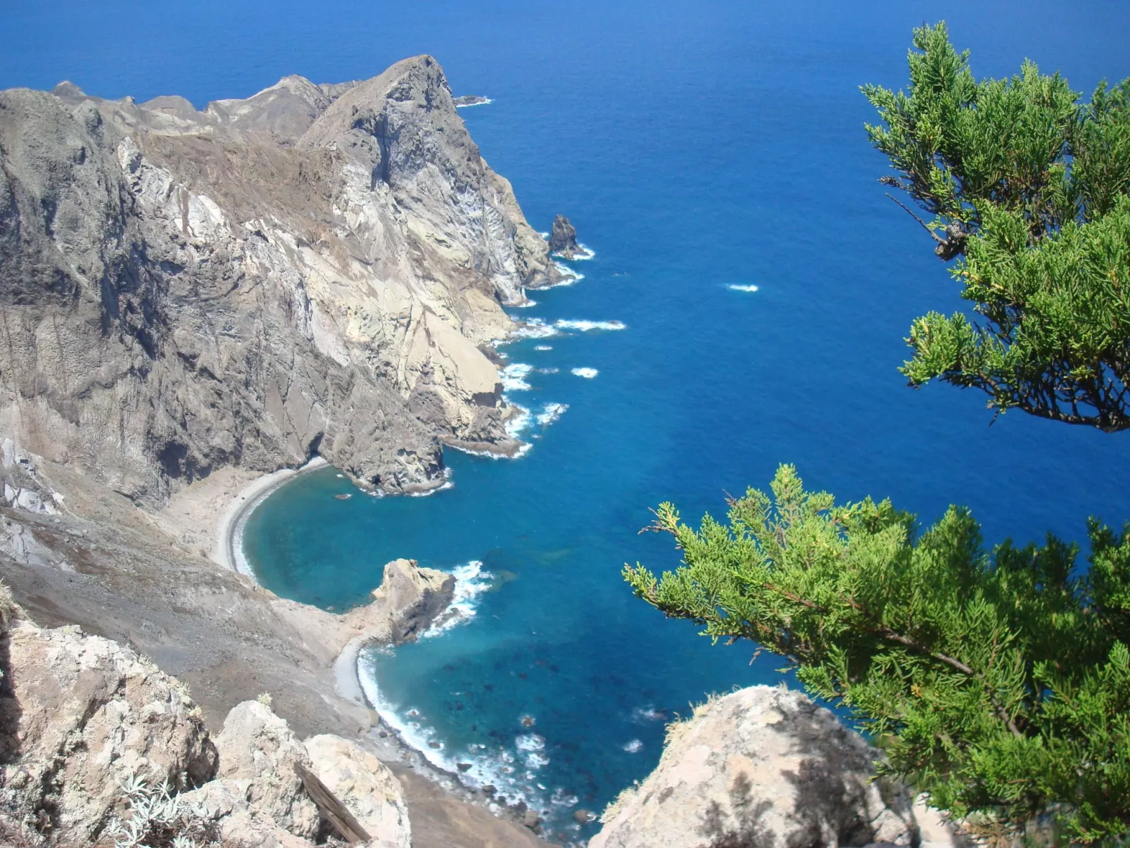 In Vila Baleira mit Garten-Buiten