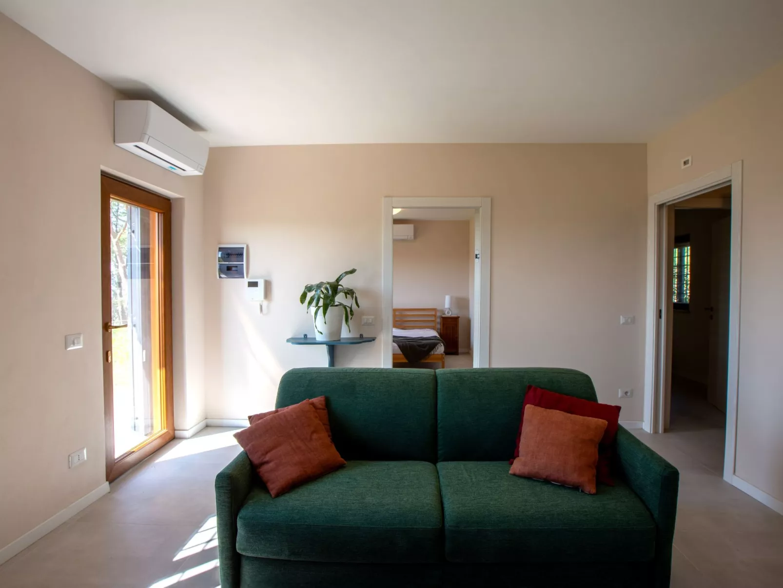 Neue Wohnung mit 2 Zimmern, Veranda und Pool-Binnen