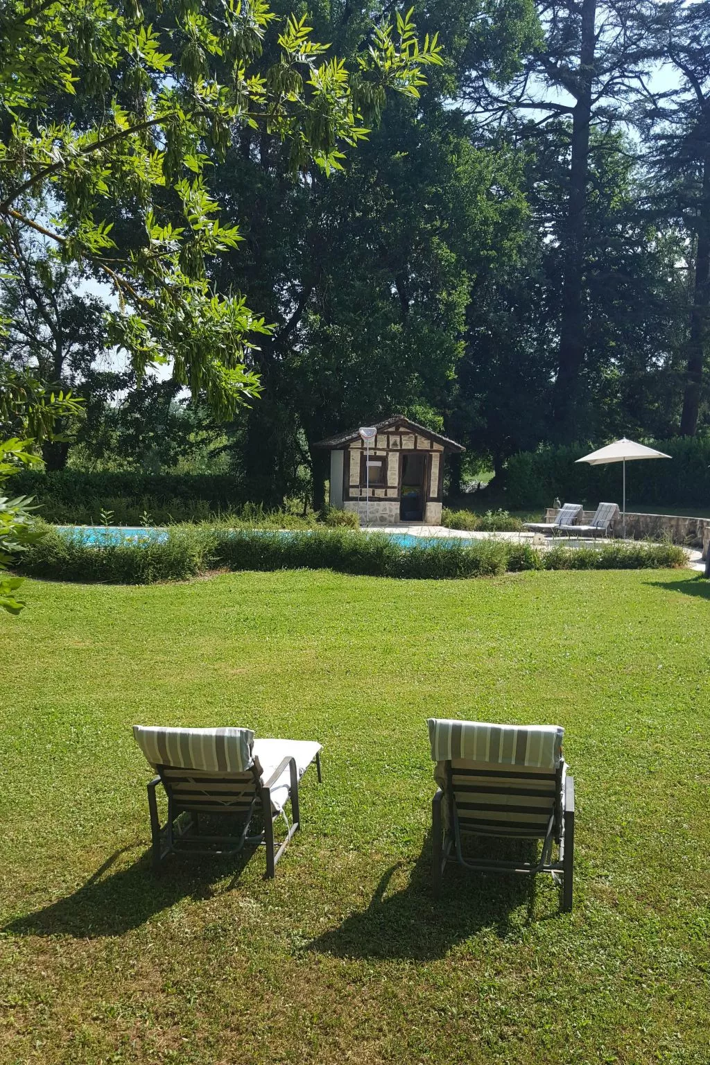 Der Pavillon - im Park des Schlosses Lescaut-Buiten