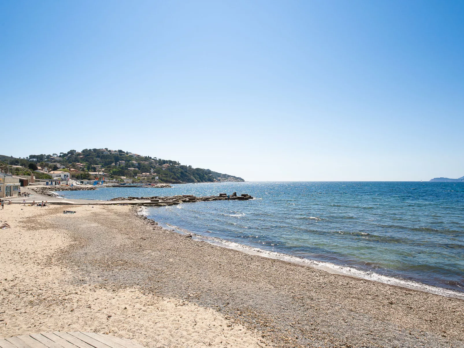 Im Herzen der Weinberge, schattige Terrasse umgeben von Grün, Pool - Omgeving