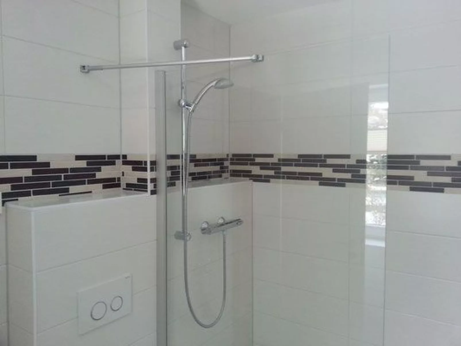 Moderne Maisonette-Wohnung mit Terrasse-Binnen