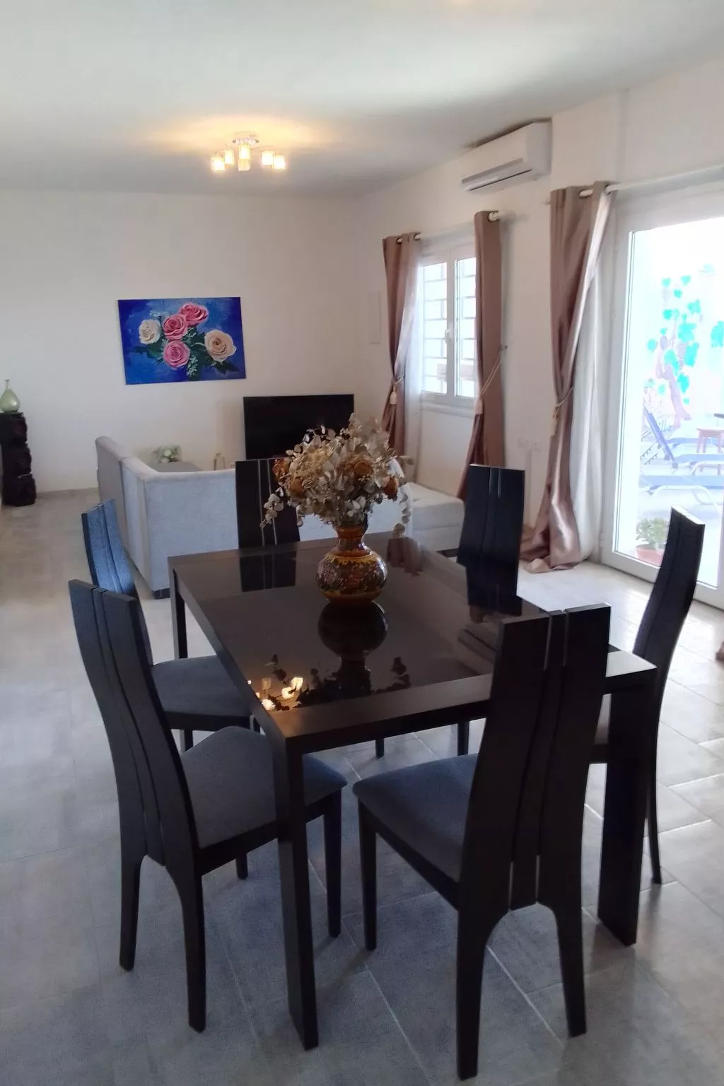 Charmantes Ferienhaus in Ia mit Privater Terrasse-Image-tags.info