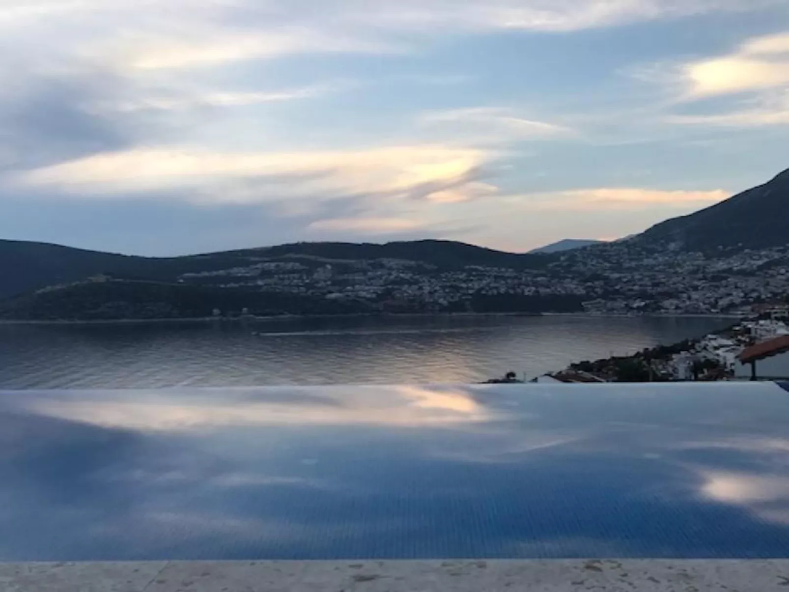 Luxuriöse Villa mit atemberaubendem Meerblick-Buiten