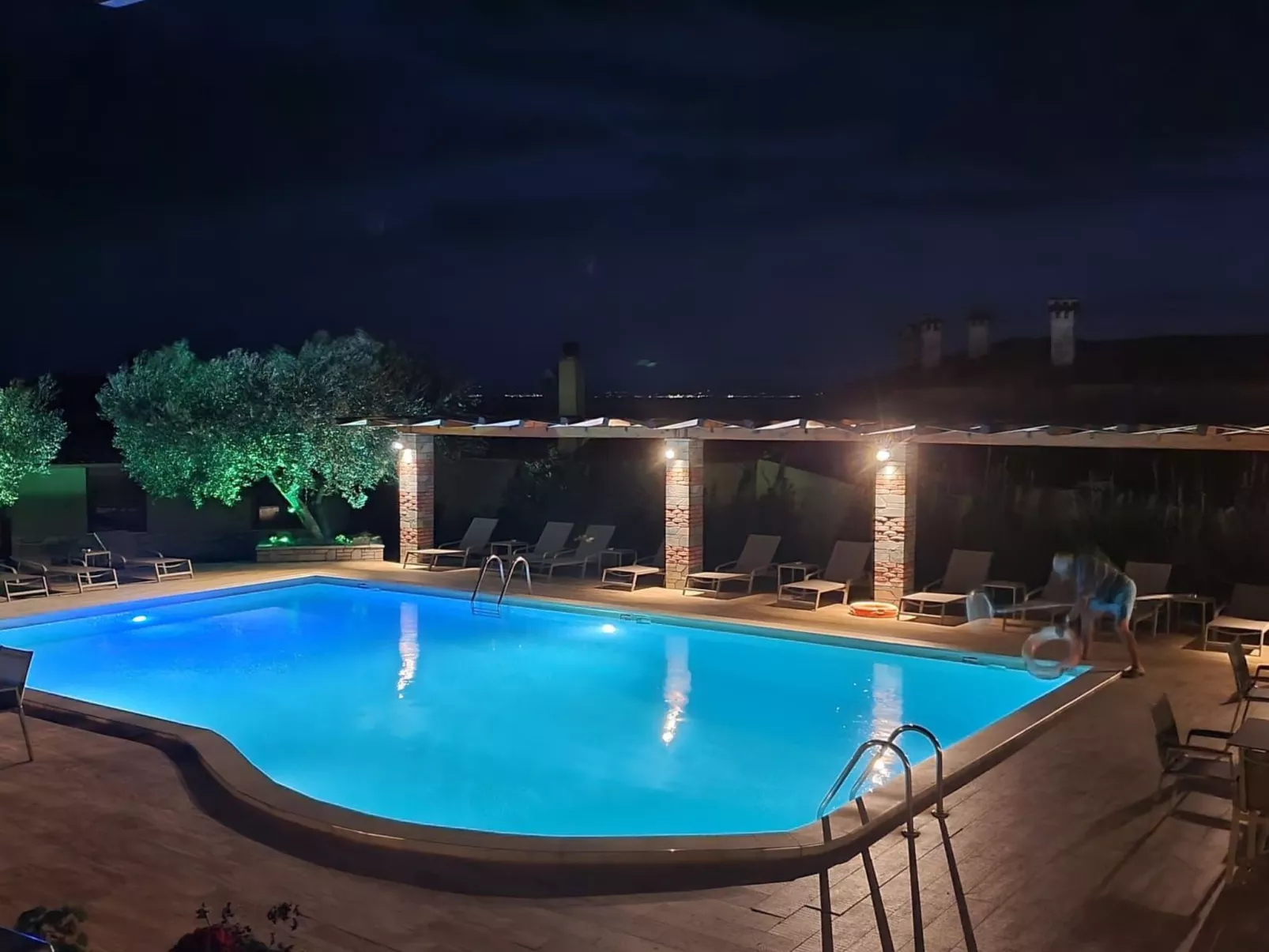 Modernes Studio für 3 Personen, Pool- und Gartenblick-Image-tags.info