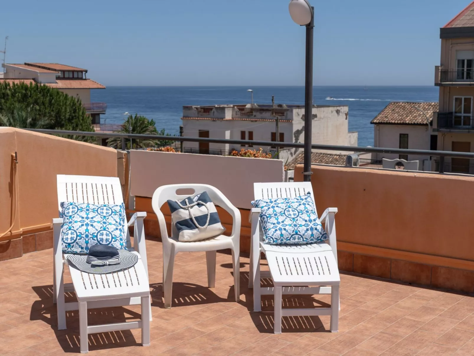 Saras Terrasse-Buiten